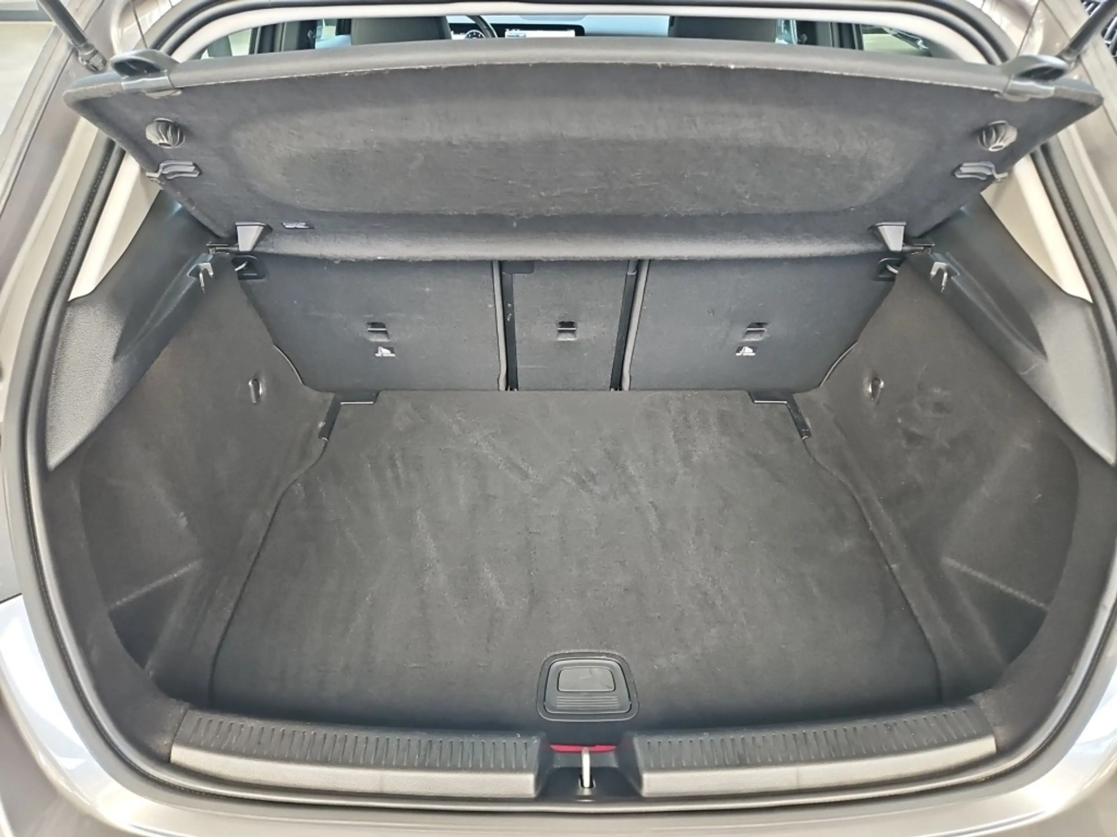 Mercedes-Benz A 180 Progressive Navi LED SpurH SHZ KeyLess KAM — photo 12
