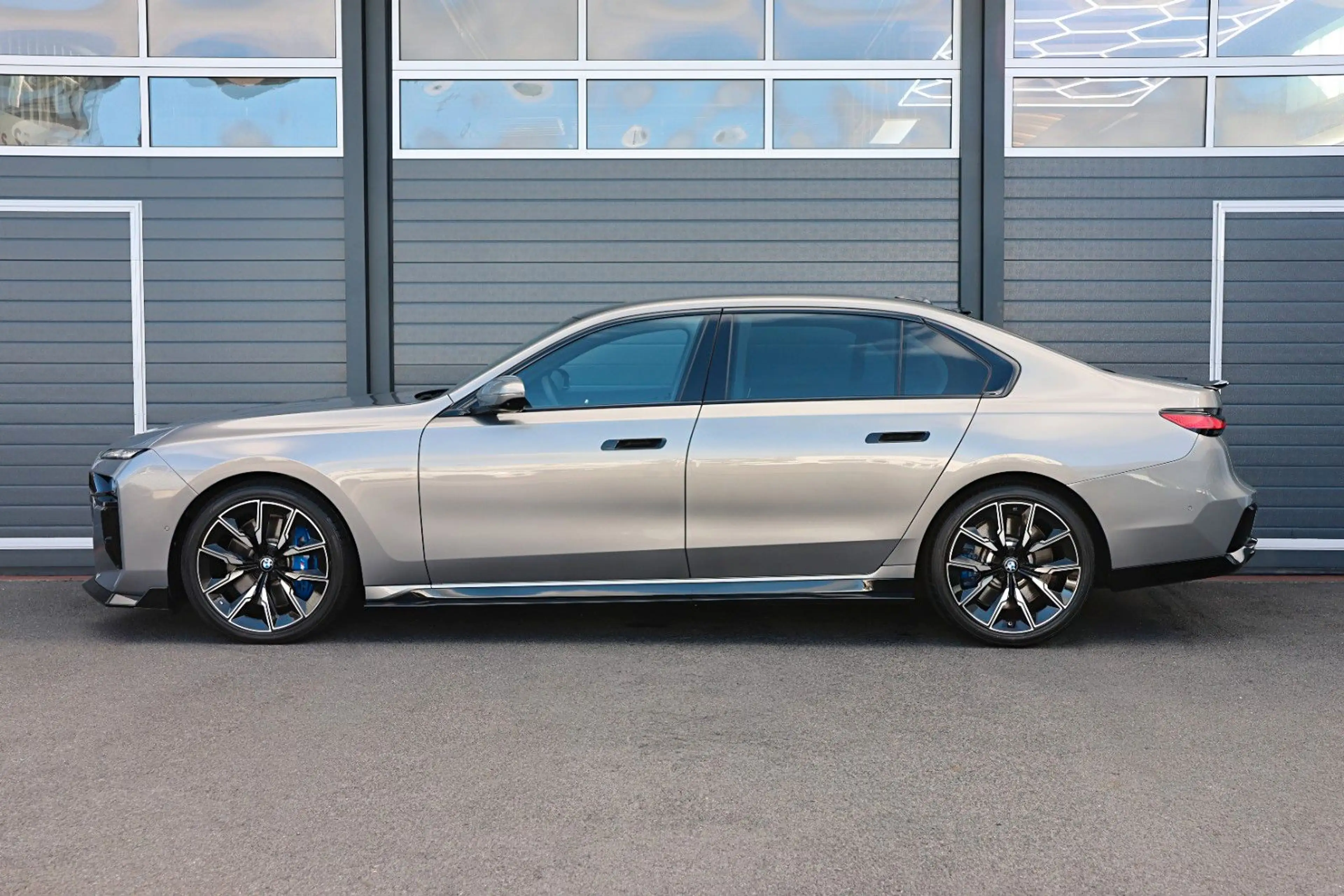 BMW 760 i xDrive M/Crystal/SkyLounge/B&W/HUD/ACC/360° — photo 5
