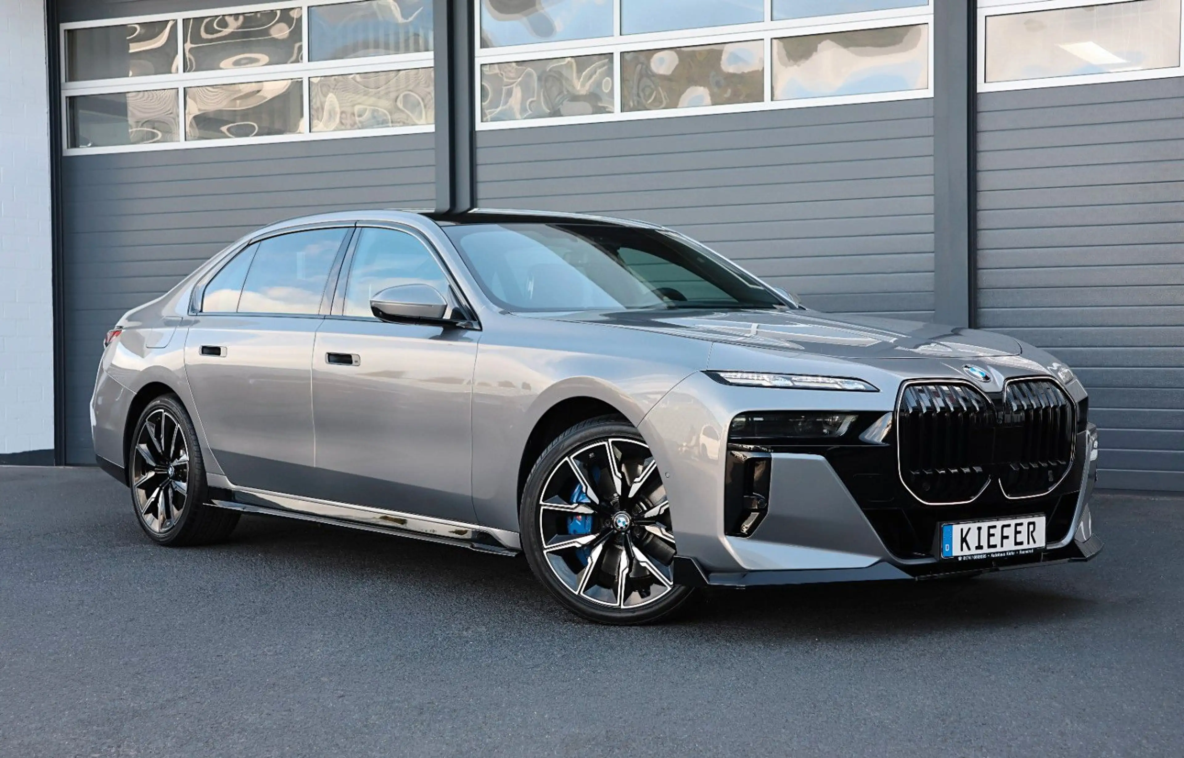 BMW 760 i xDrive M/Crystal/SkyLounge/B&W/HUD/ACC/360° — photo 2
