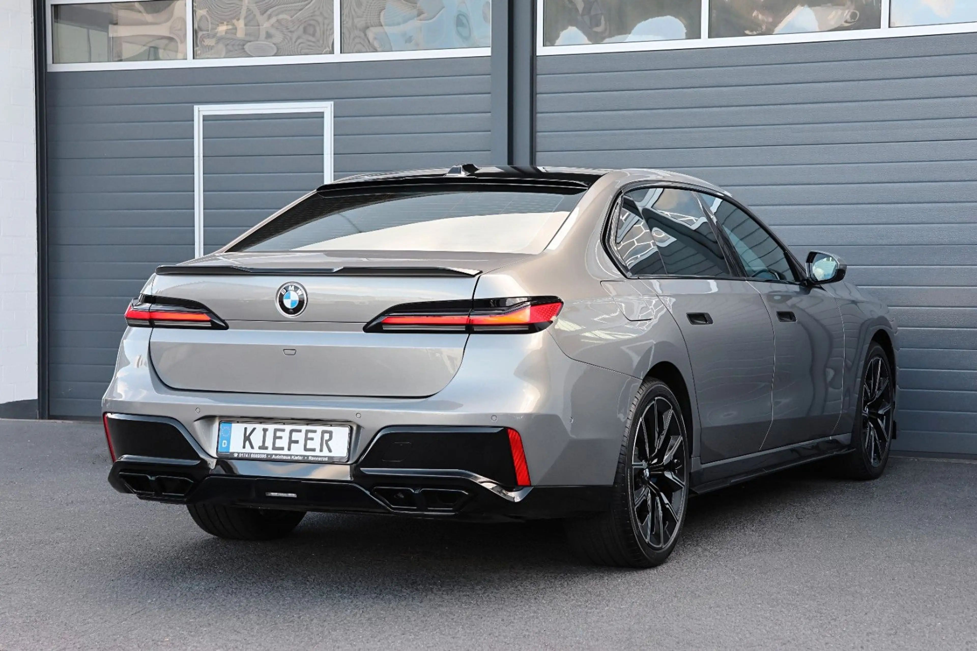BMW 760 i xDrive M/Crystal/SkyLounge/B&W/HUD/ACC/360° — photo 8