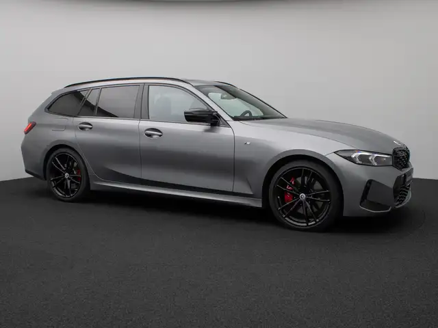 BMW 3 Series view 4