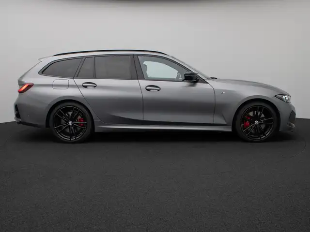 BMW 3 Series view 5