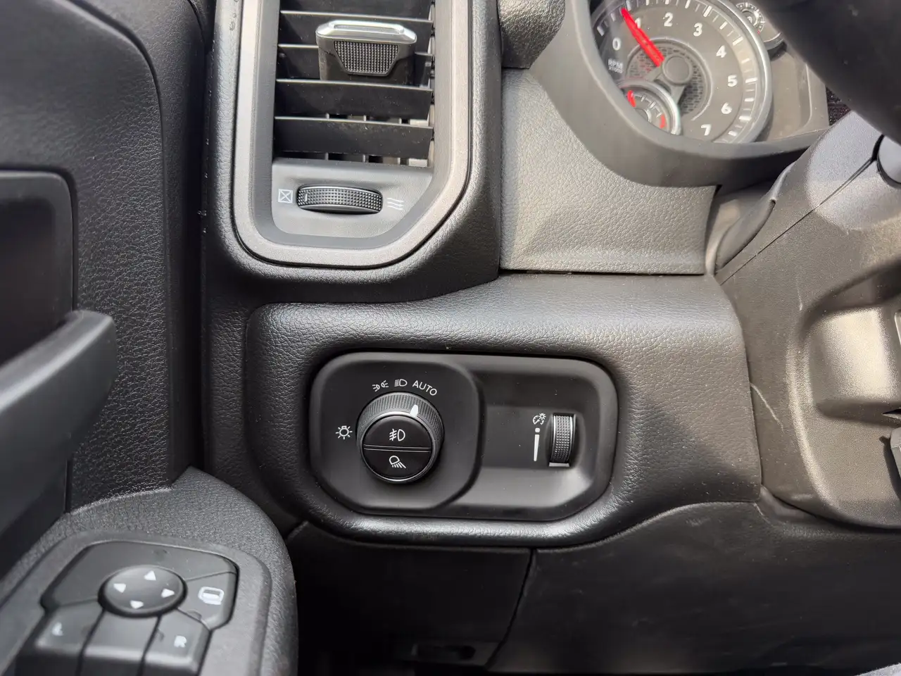 RAM 2500 снимка RAM 2500
