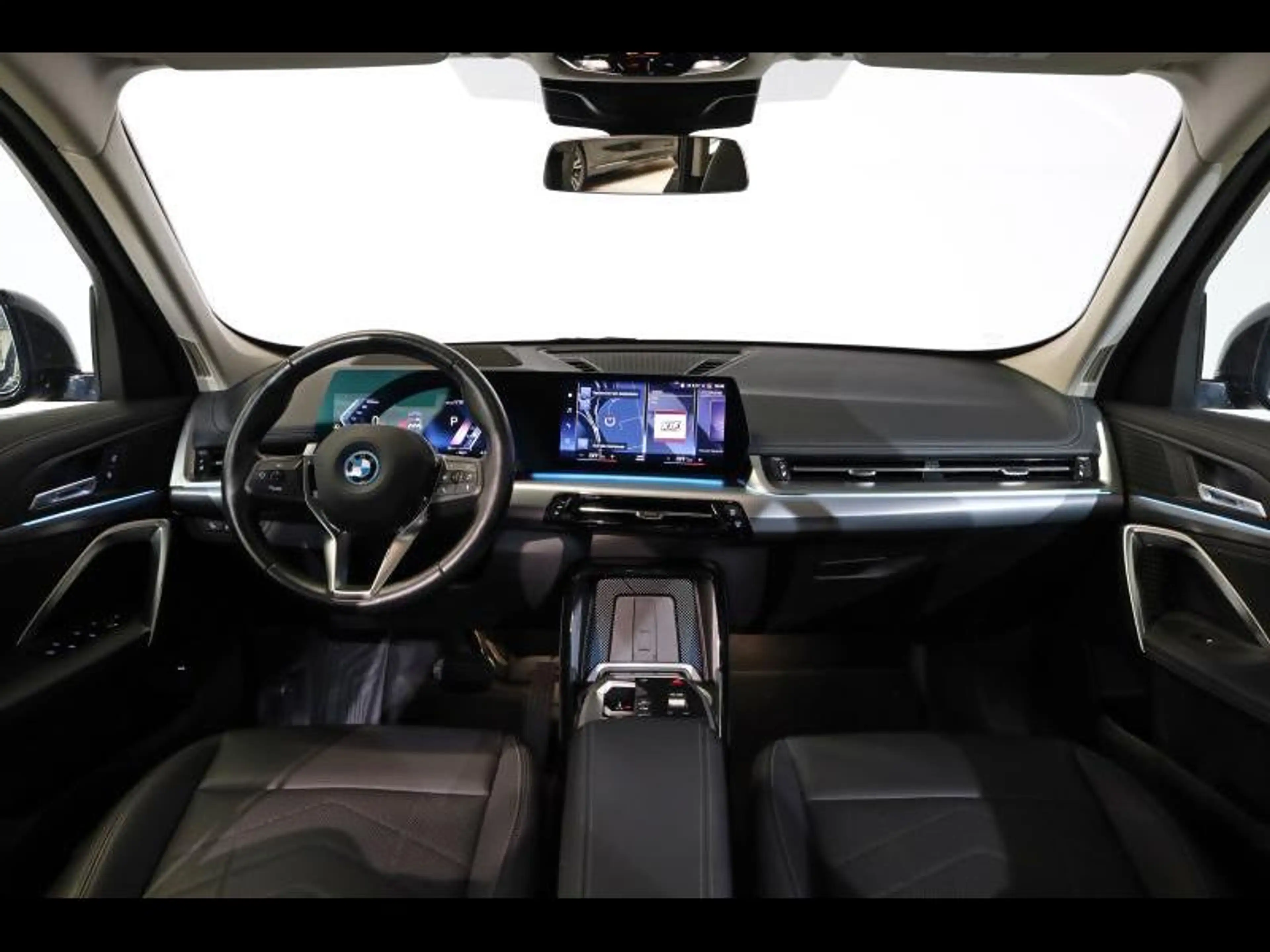 BMW iX1 xDrive30 — photo 8