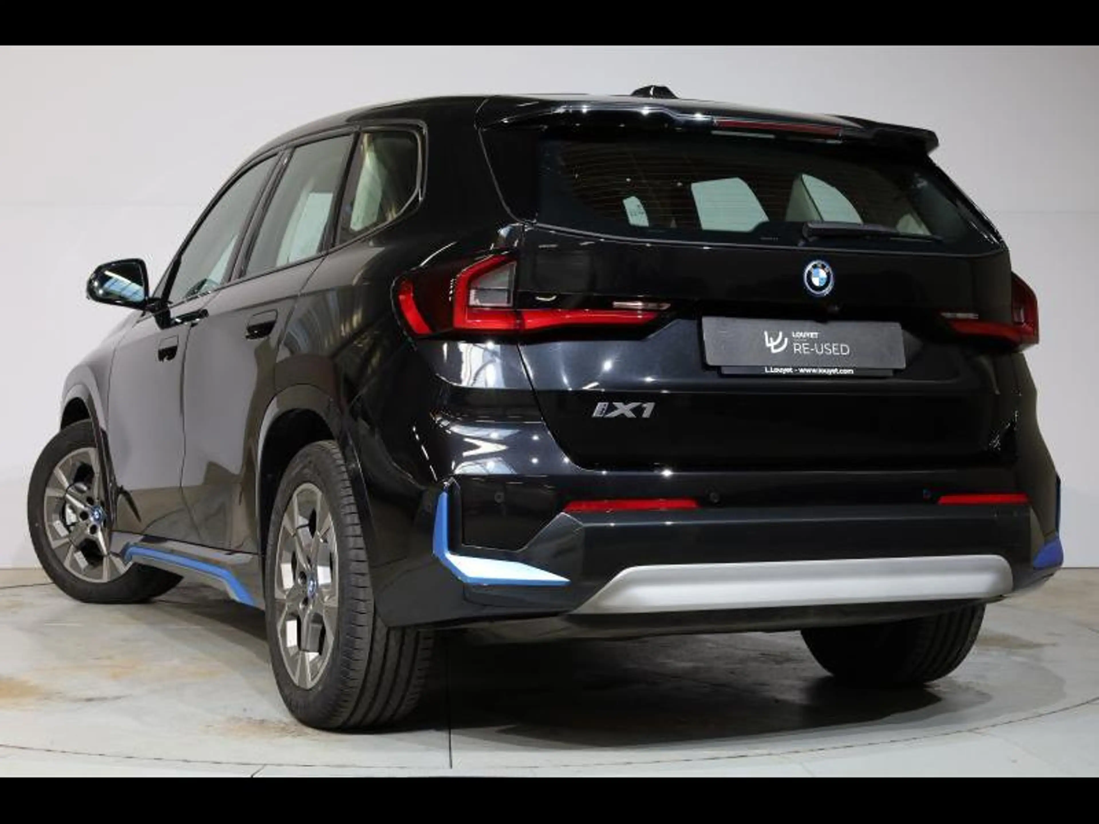 BMW iX1 xDrive30 — photo 6