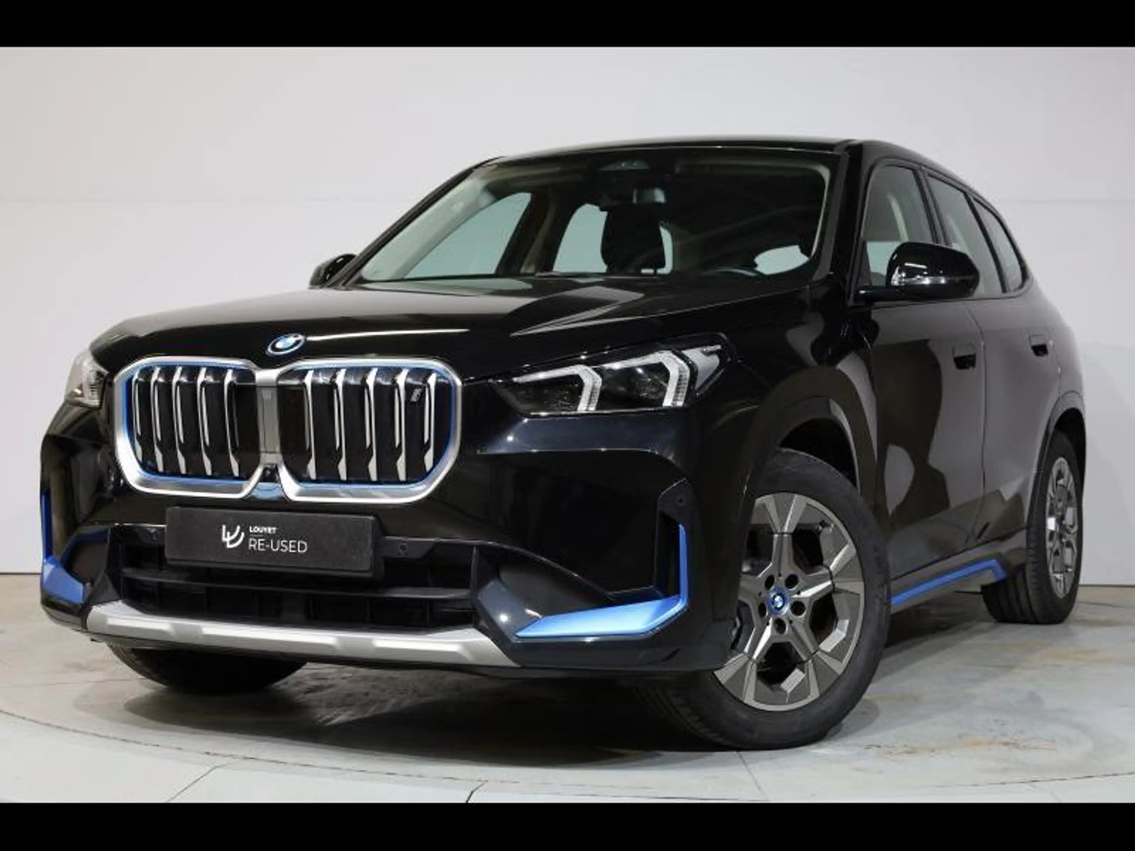 BMW iX1 xDrive30 — photo 2