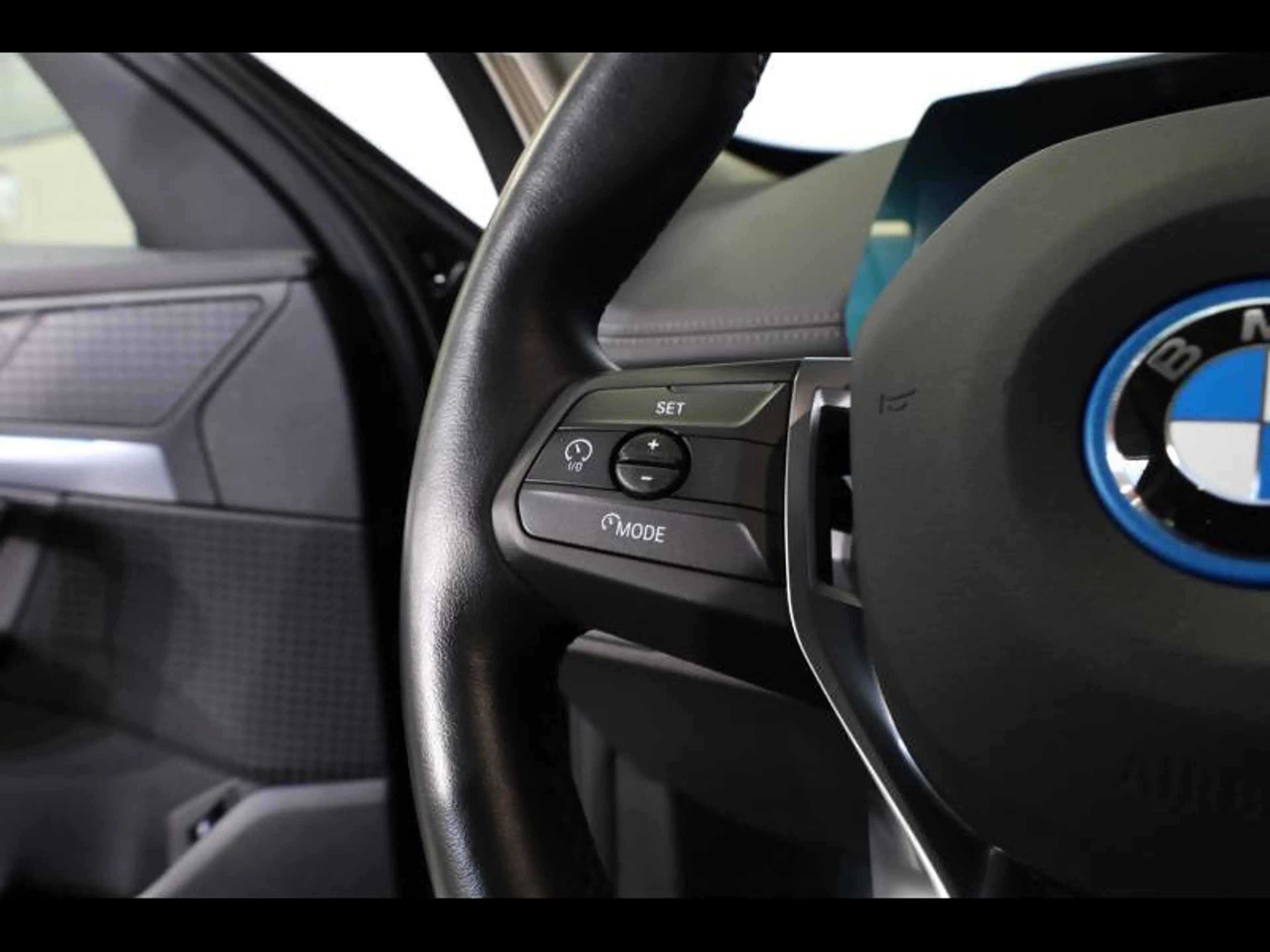 BMW iX1 xDrive30 — photo 14