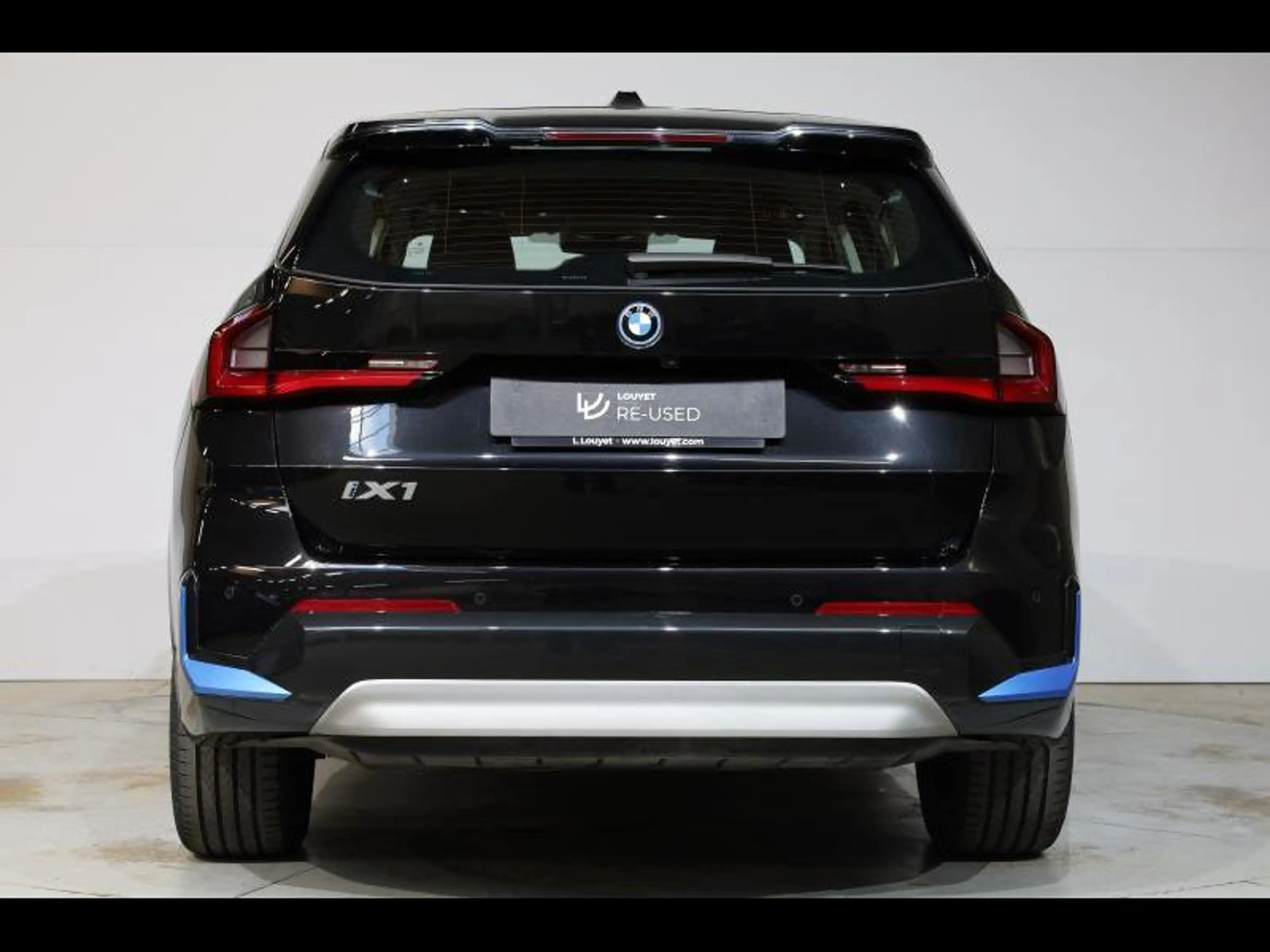BMW iX1 xDrive30 — photo 5