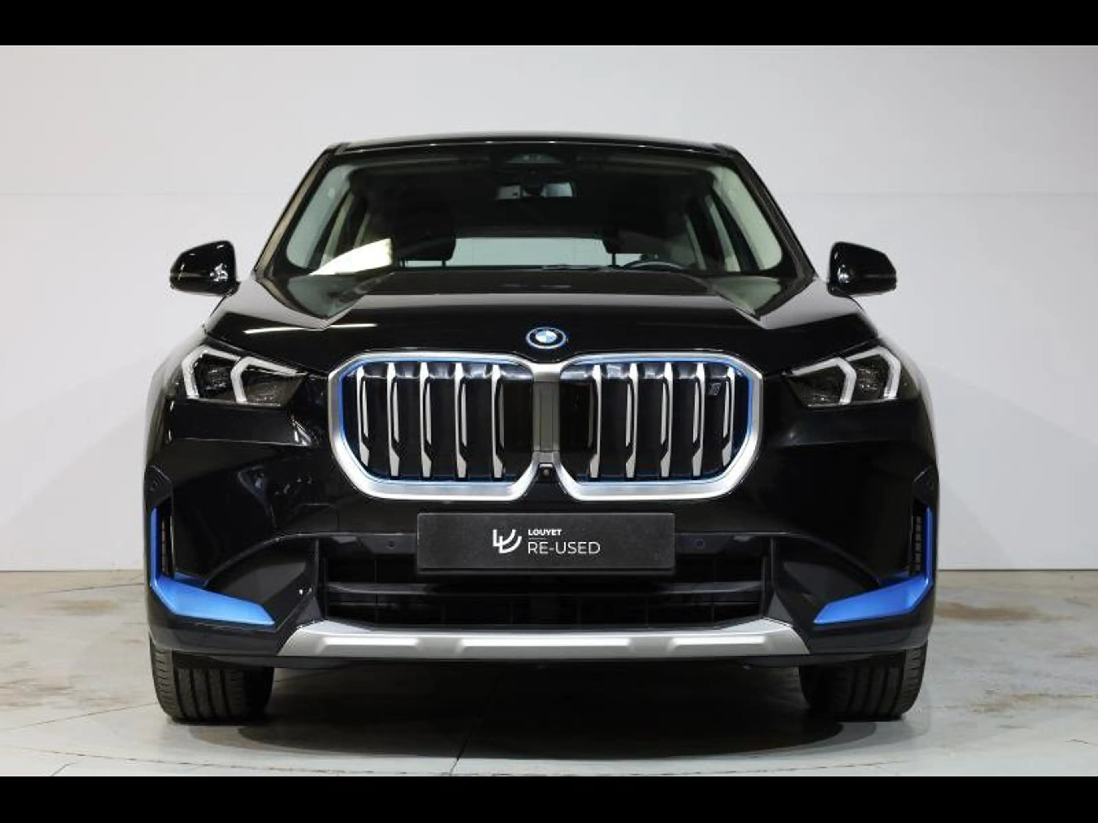 BMW iX1 xDrive30 — photo 3