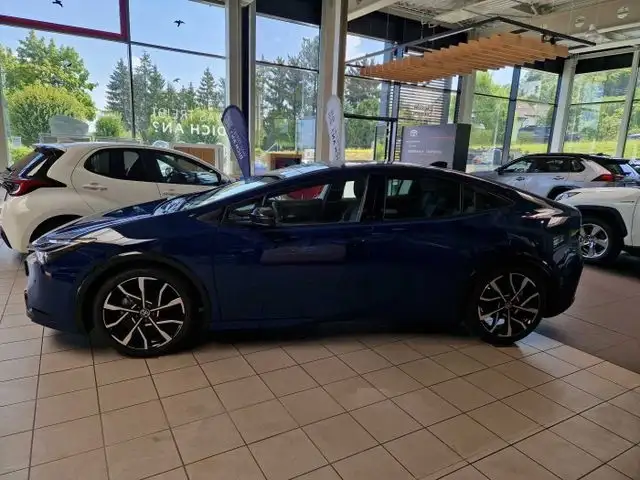 Toyota Prius view 2