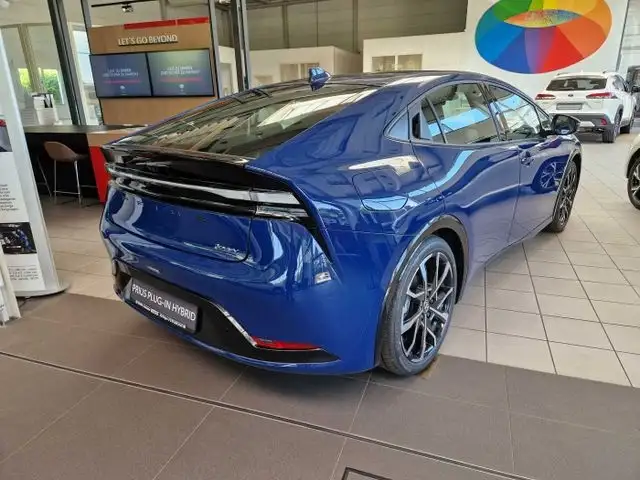 Toyota Prius view 5