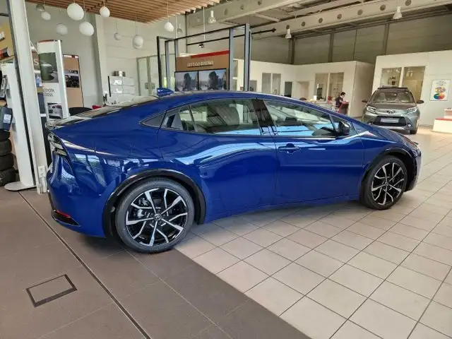 Toyota Prius view 6