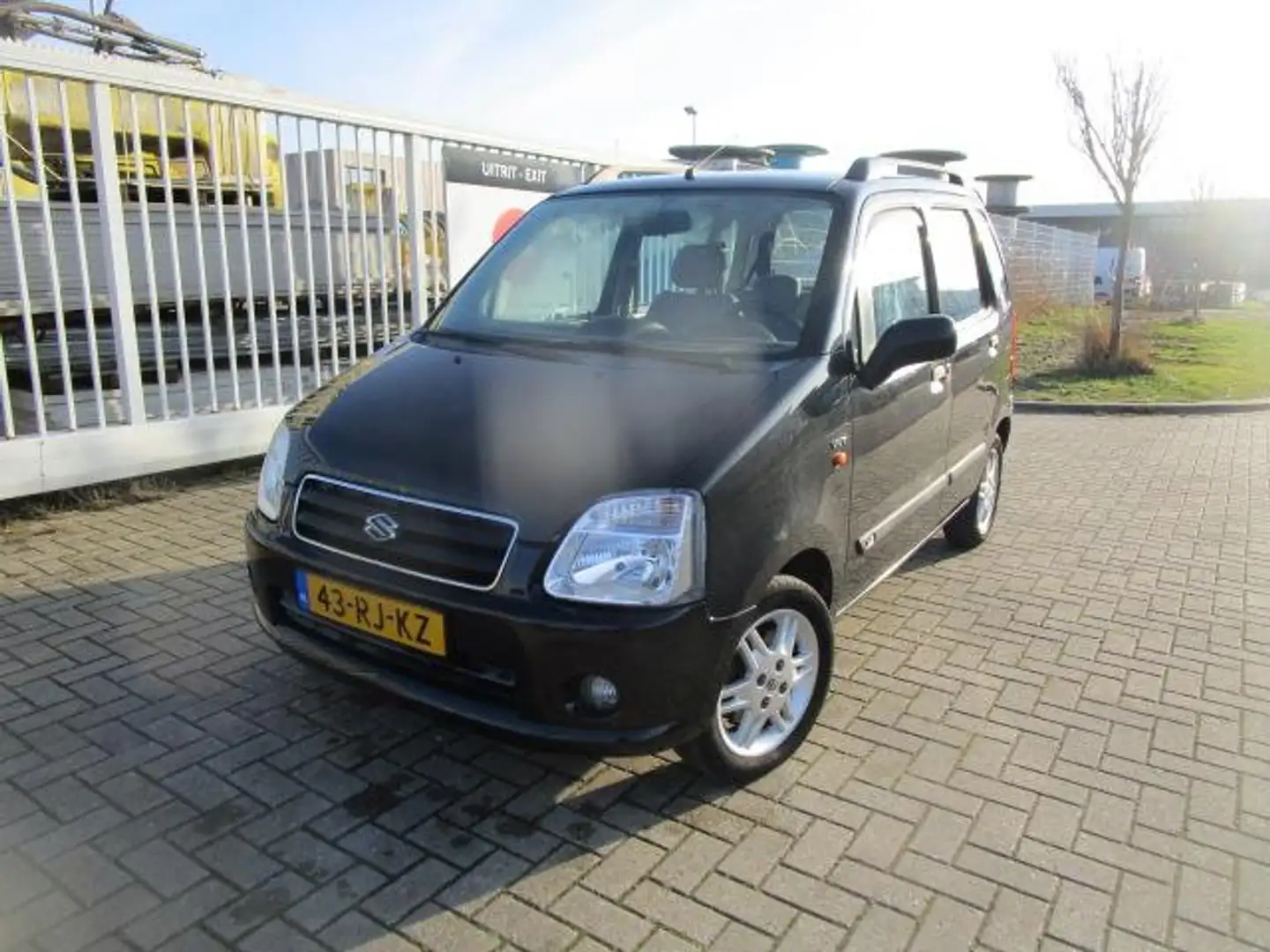 Suzuki Wagon R+ 1.3 FreeStyle Schwarz - 1