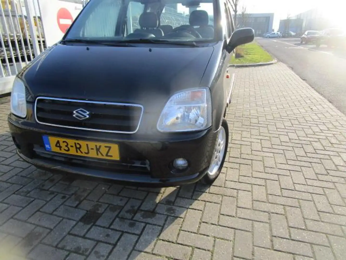 Suzuki Wagon R+ 1.3 FreeStyle Schwarz - 2
