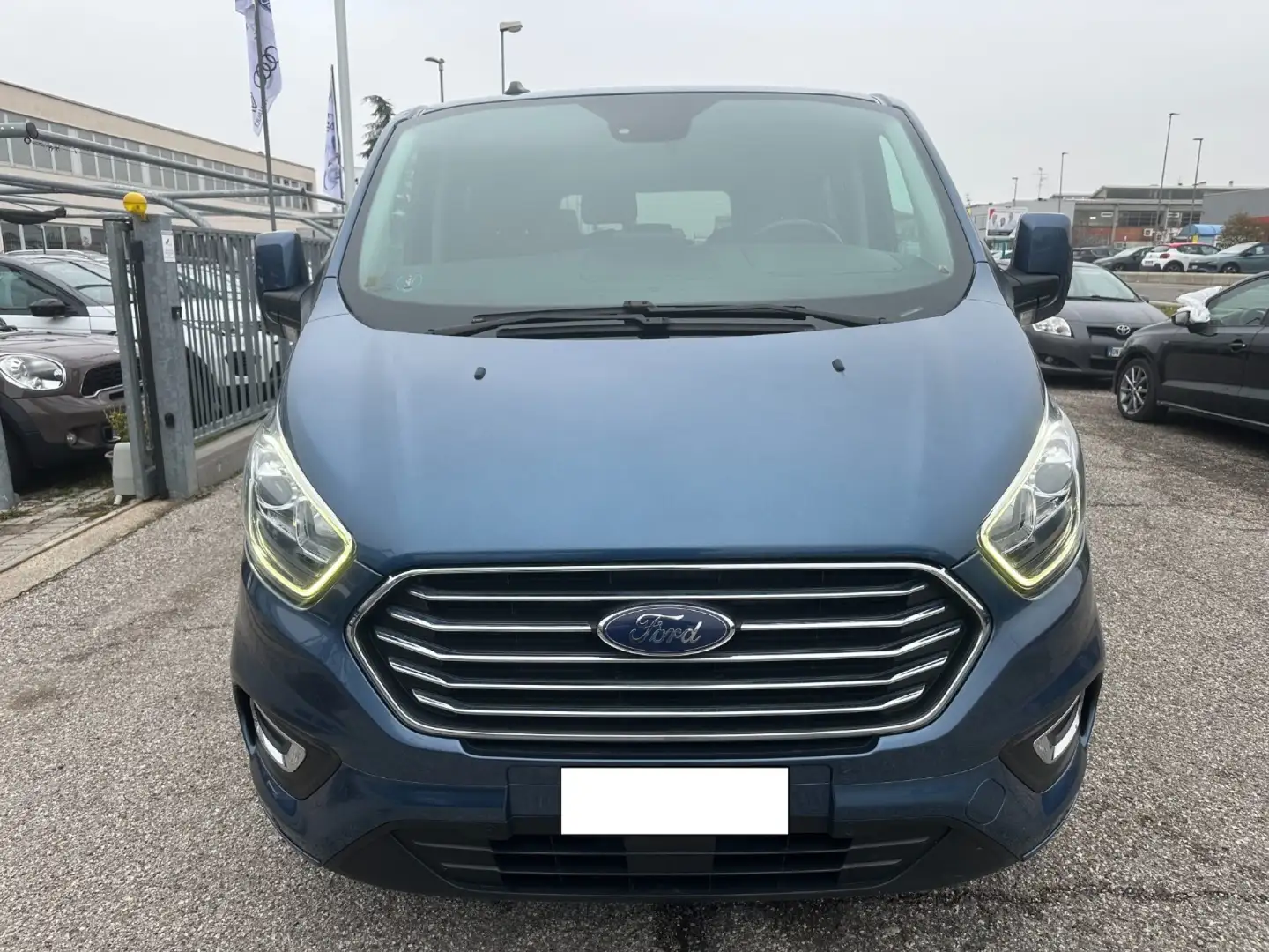 Ford Tourneo Custom Lungo 9P 2.0 EcoBlue 185CV Titanium Bleu - 2