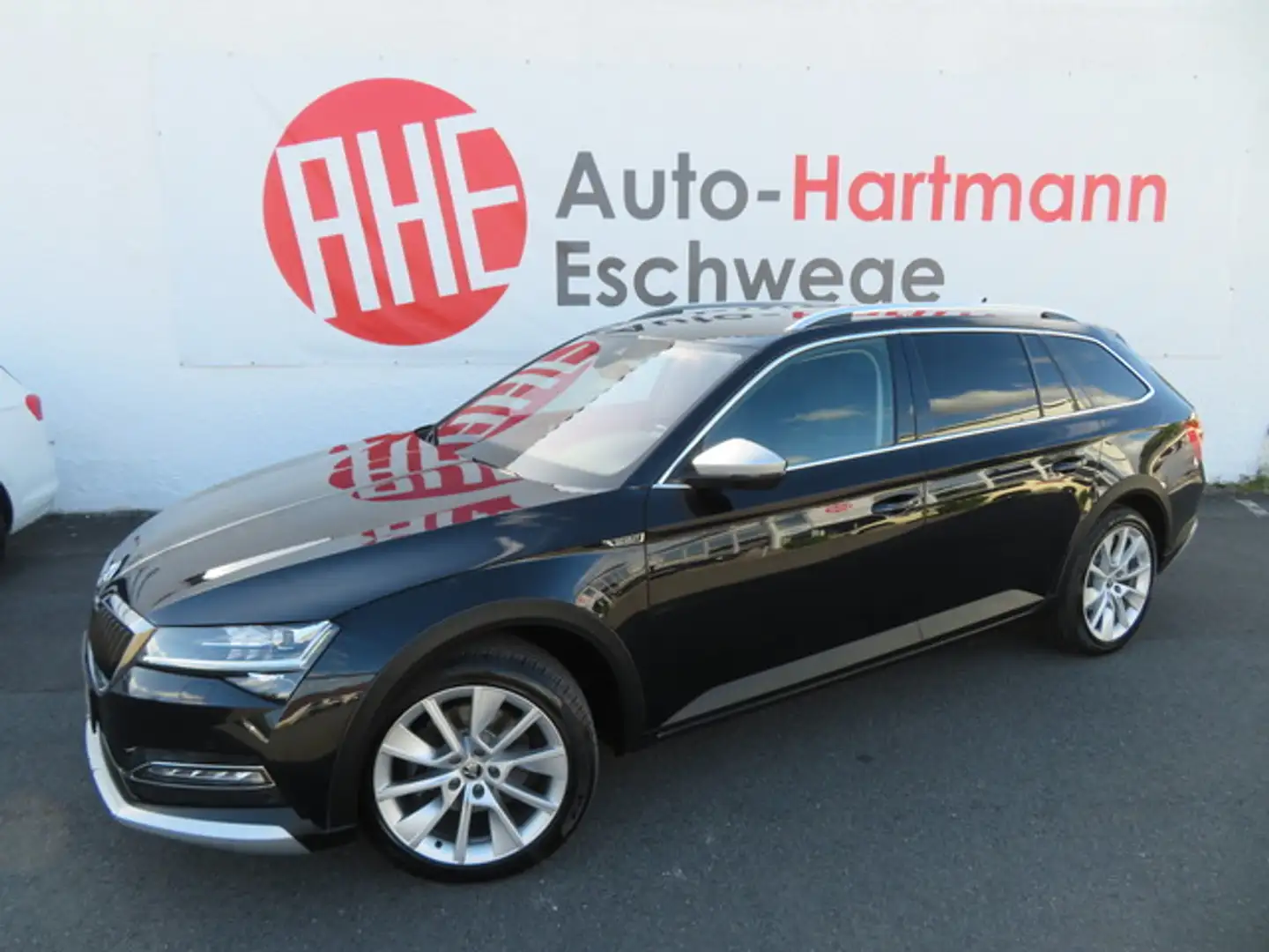 Skoda Superb Combi 2.0 TDI Scout 4x4 Columbus ACC Rfk Schwarz - 1