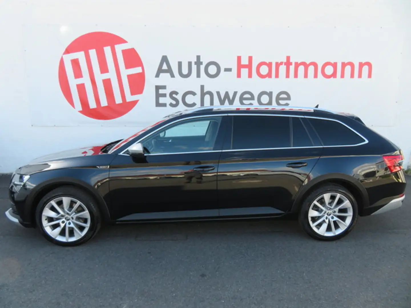 Skoda Superb Combi 2.0 TDI Scout 4x4 Columbus ACC Rfk Schwarz - 2