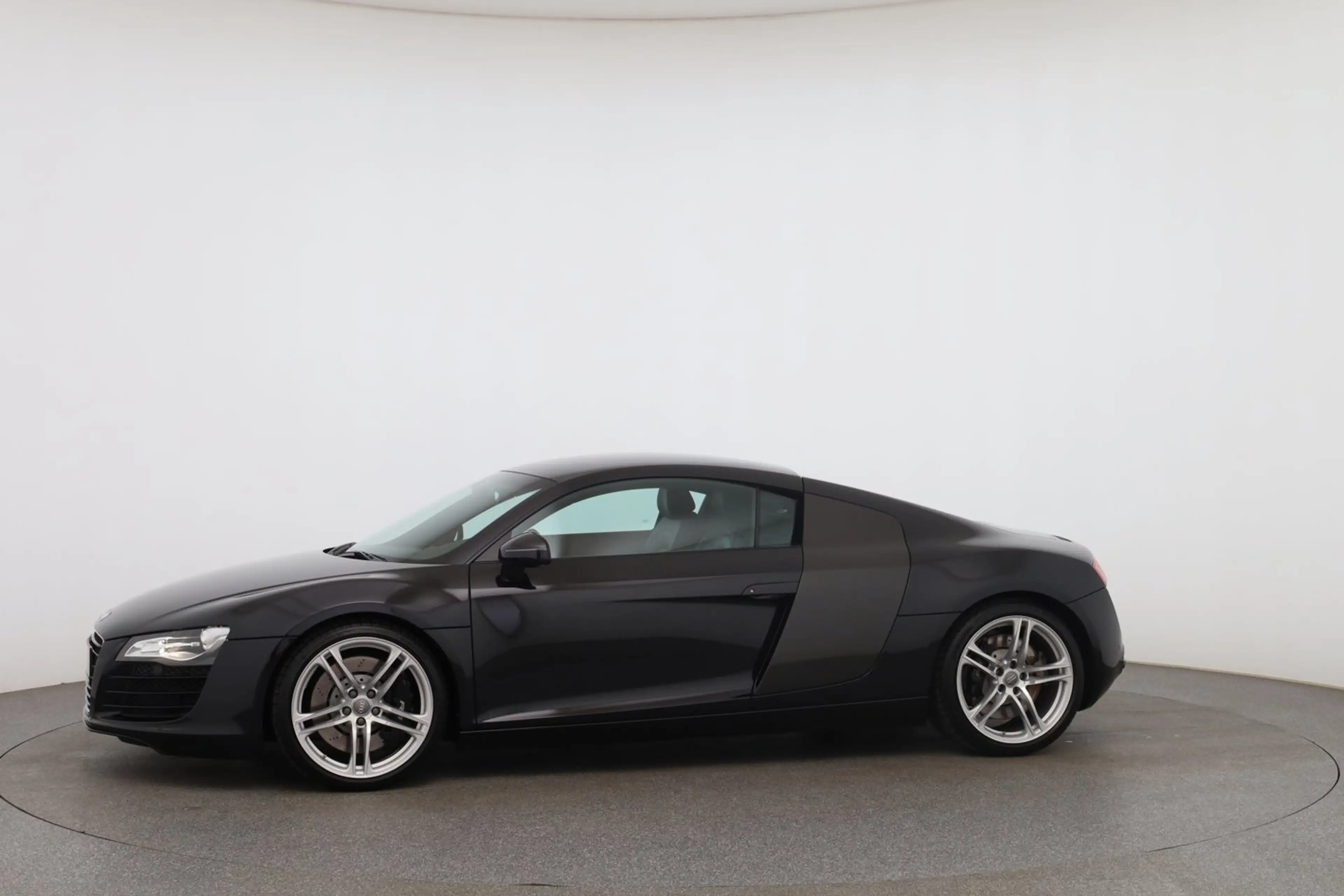 Audi R8 4.2 quattro — photo 2