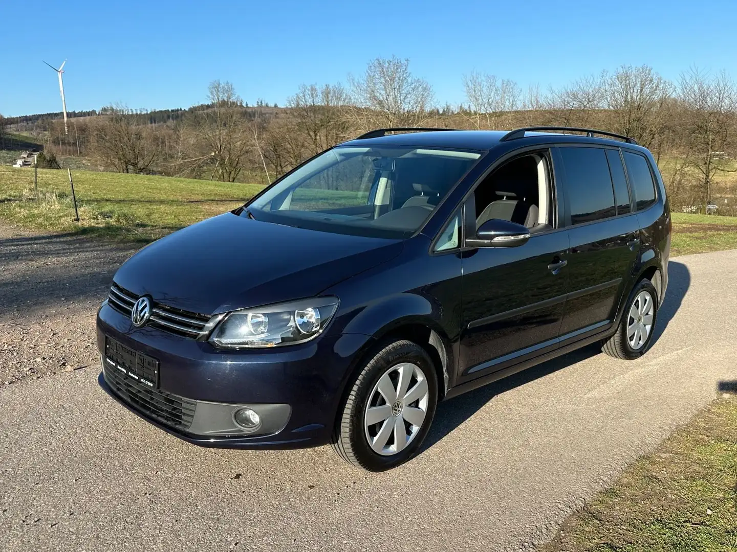 Volkswagen Touran 2.0 TDI DSG Trendline 140ps Automatik Nav Blauw - 2