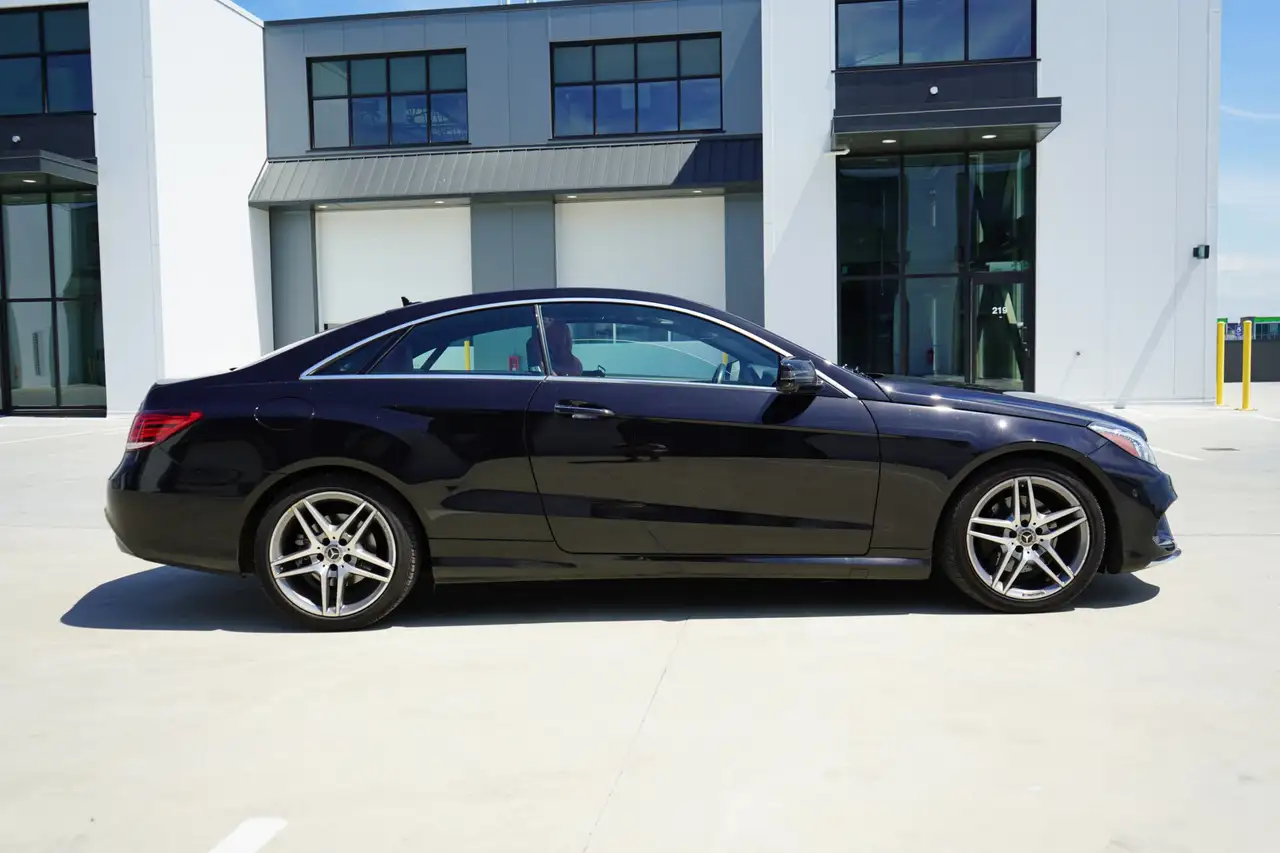 Mercedes-Benz E-Class photo Mercedes-Benz E-Class