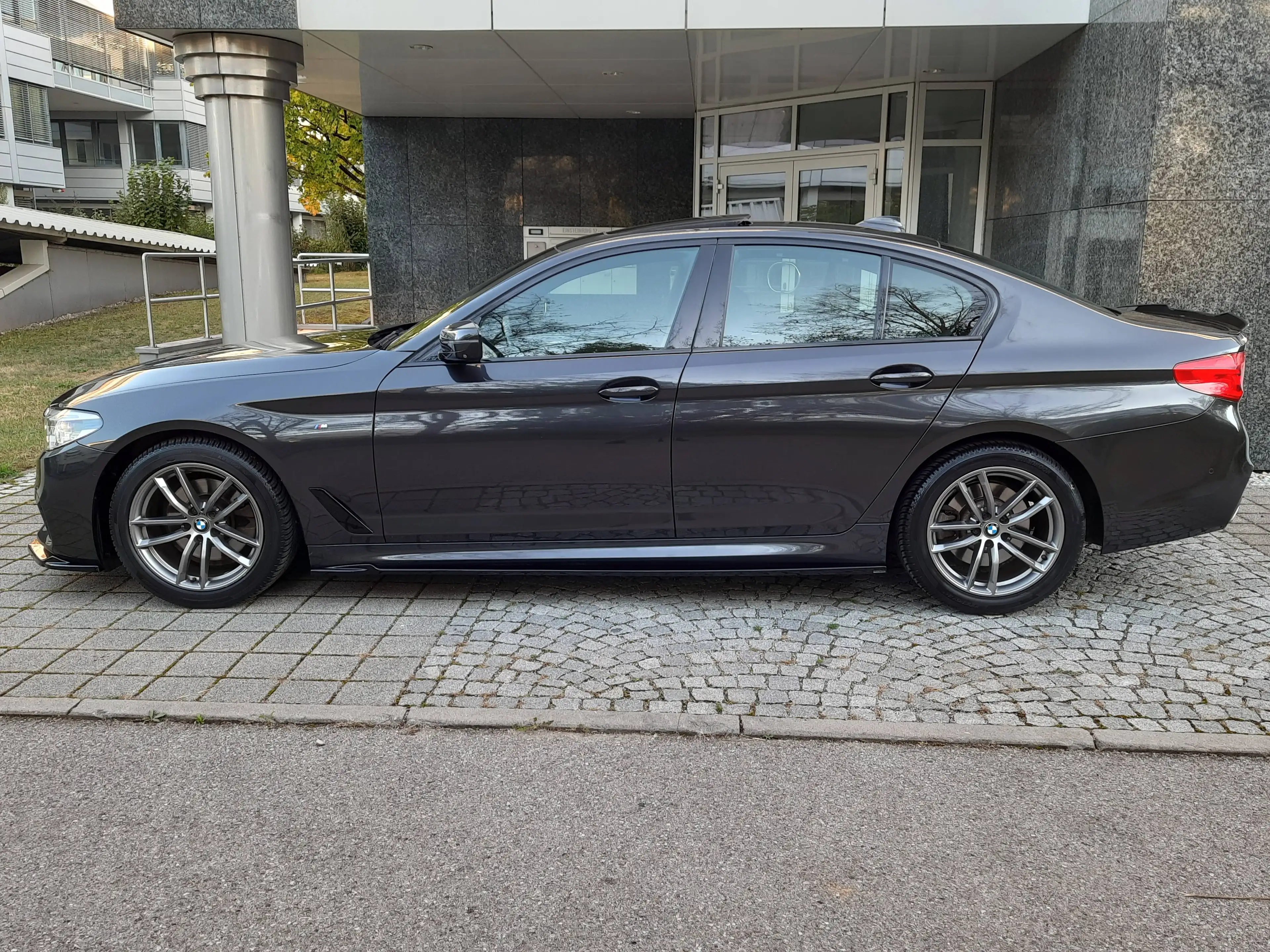 BMW 518 d Limo/3xM-Sport/LED/Sdach/DigiC/360°/HuD — photo 9