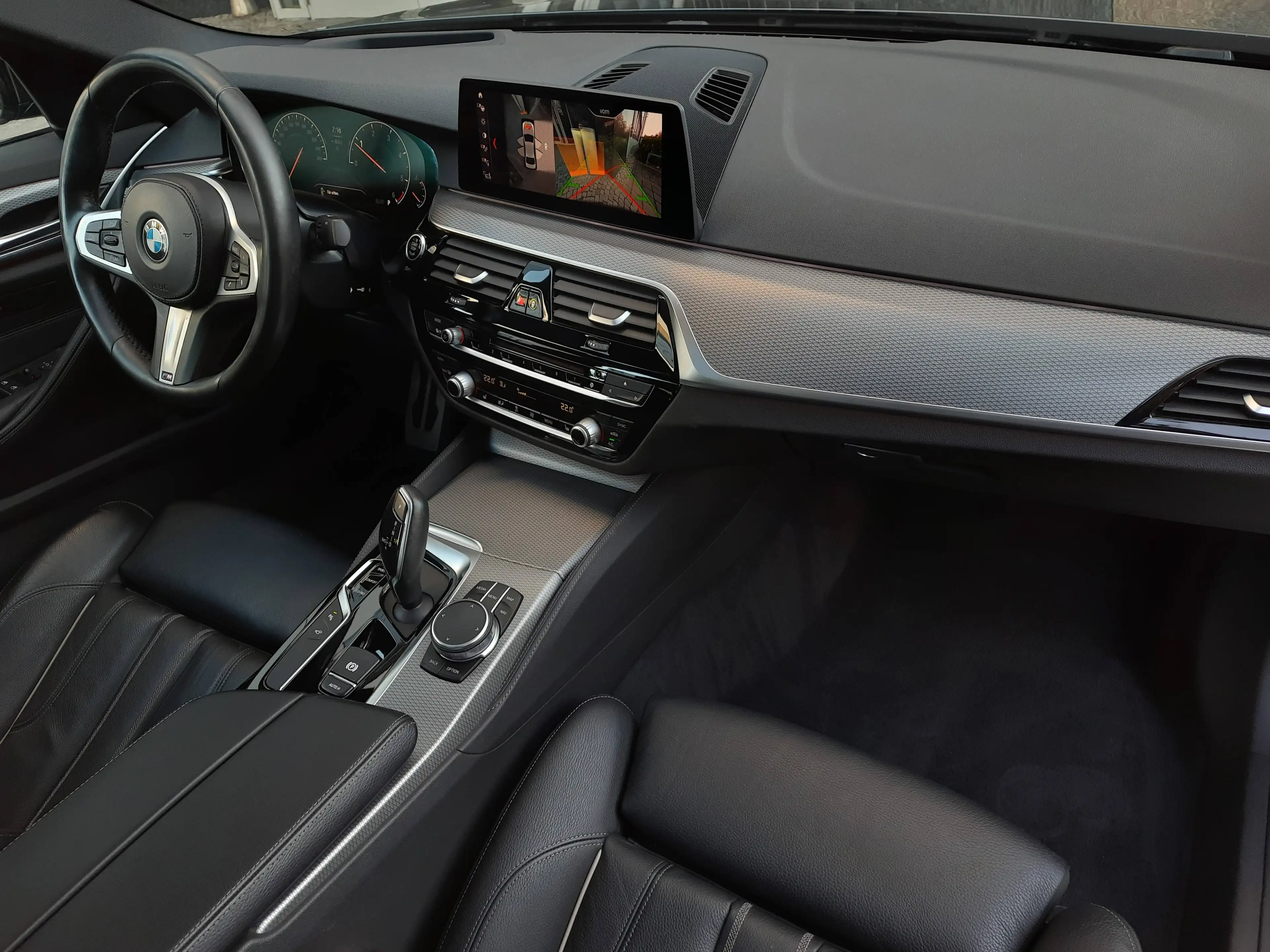 BMW 518 d Limo/3xM-Sport/LED/Sdach/DigiC/360°/HuD — photo 15
