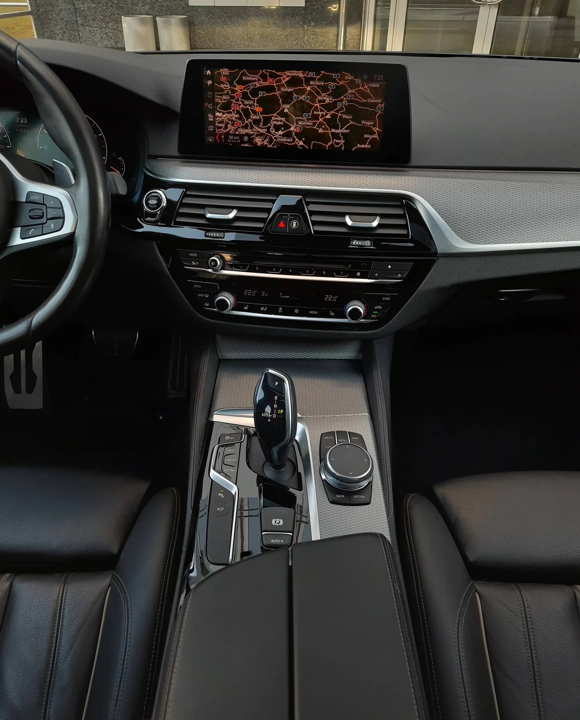 BMW 518 d Limo/3xM-Sport/LED/Sdach/DigiC/360°/HuD — photo 14
