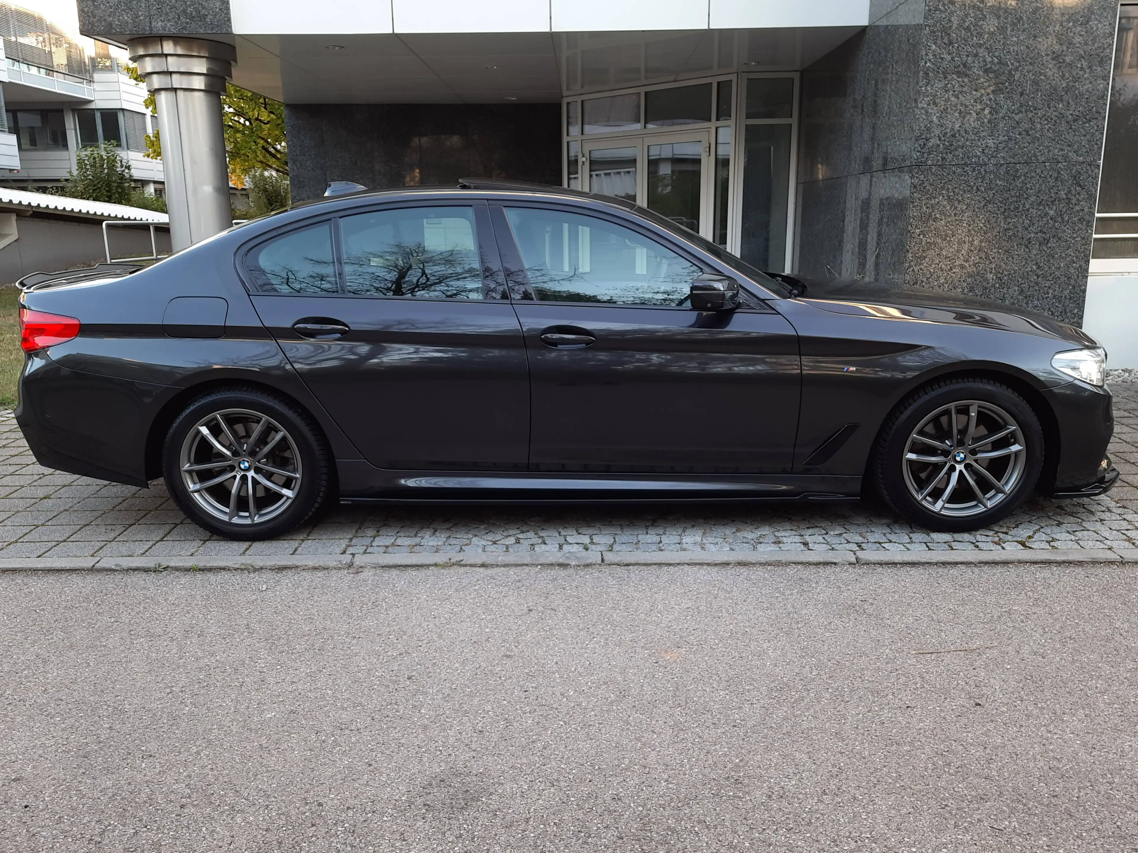 BMW 518 d Limo/3xM-Sport/LED/Sdach/DigiC/360°/HuD — photo 5