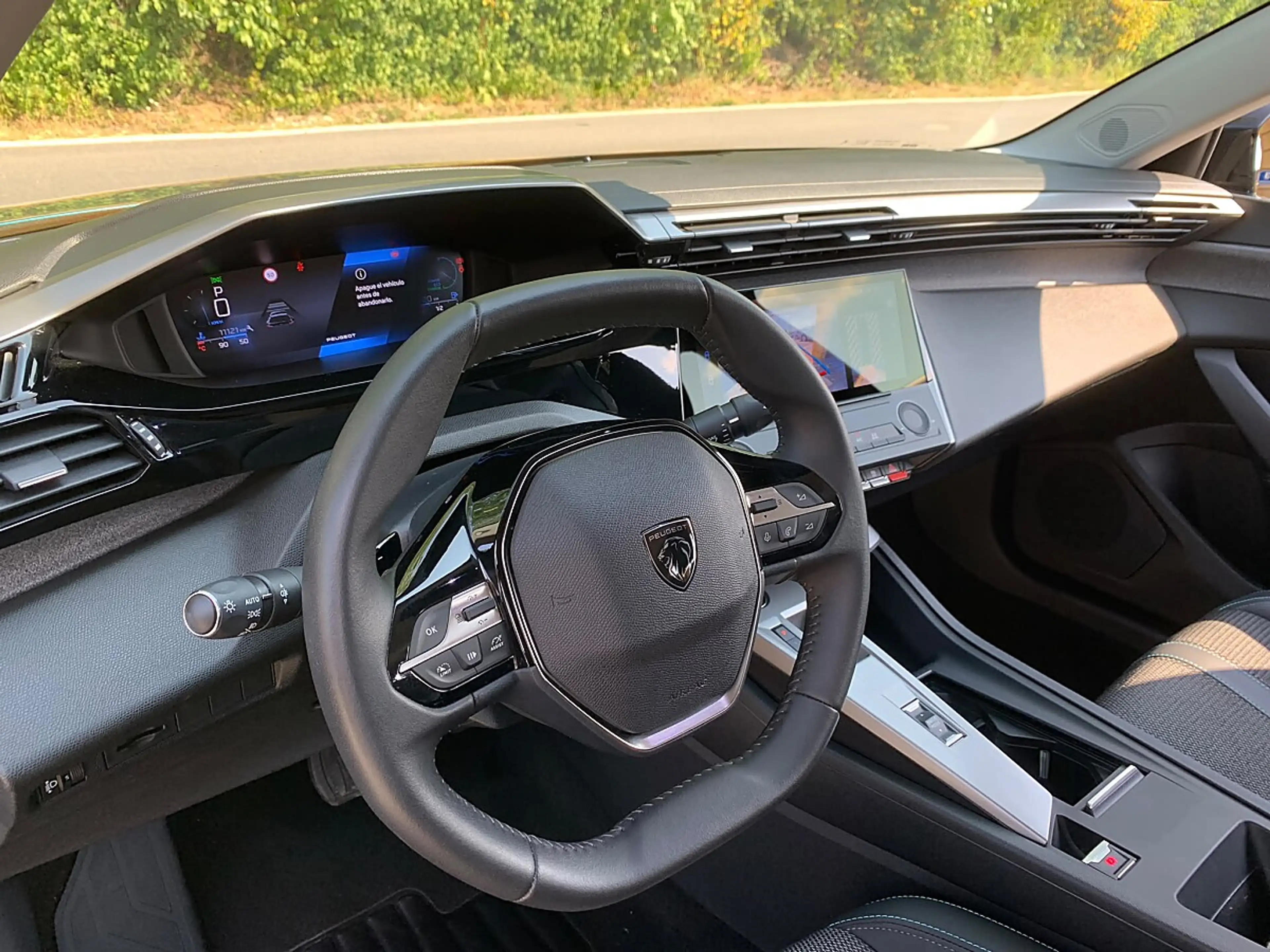 Peugeot 408 1.2 Hybrid 136 Allure (EURO 6e) — photo 14