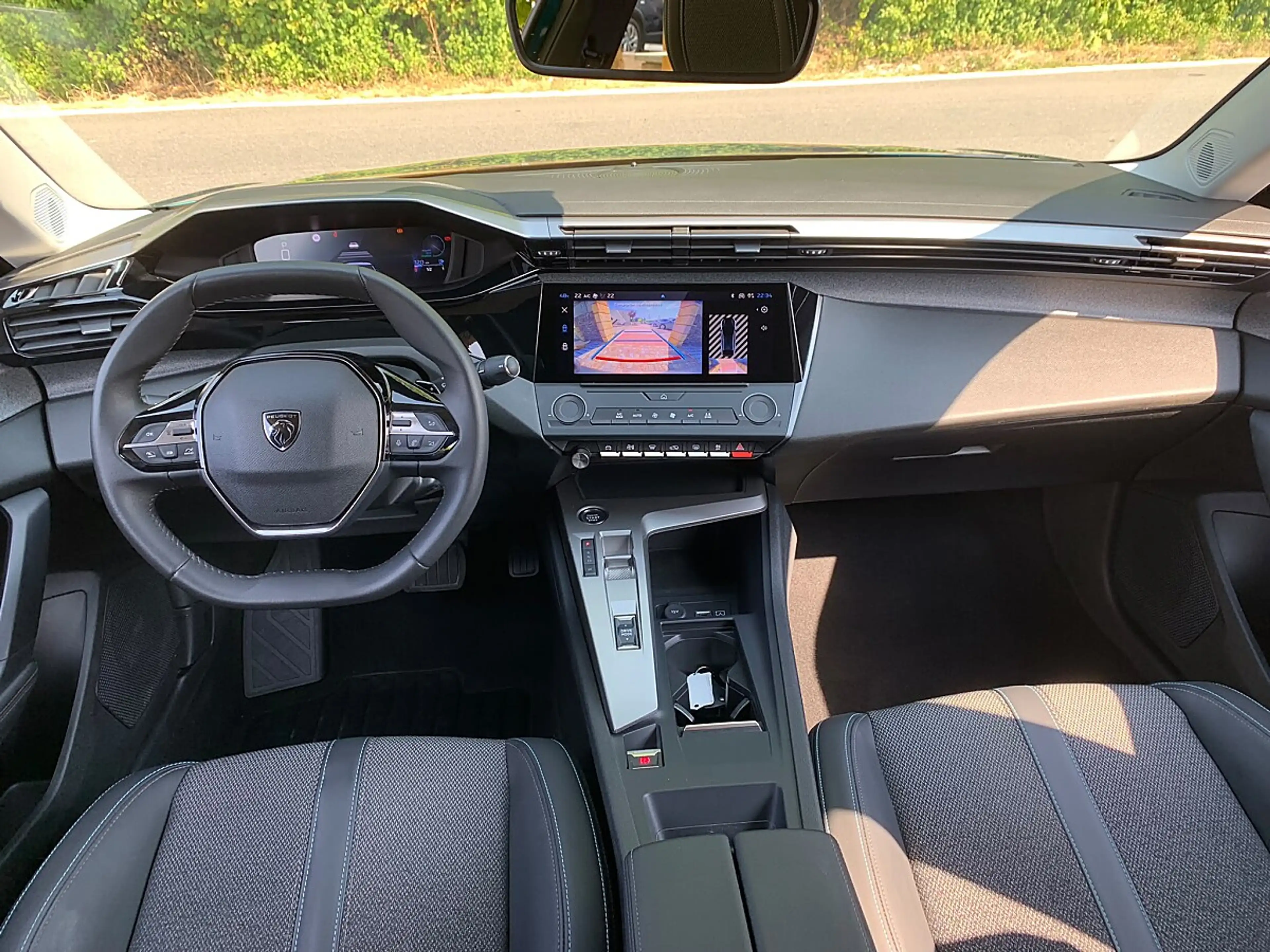 Peugeot 408 1.2 Hybrid 136 Allure (EURO 6e) — photo 13