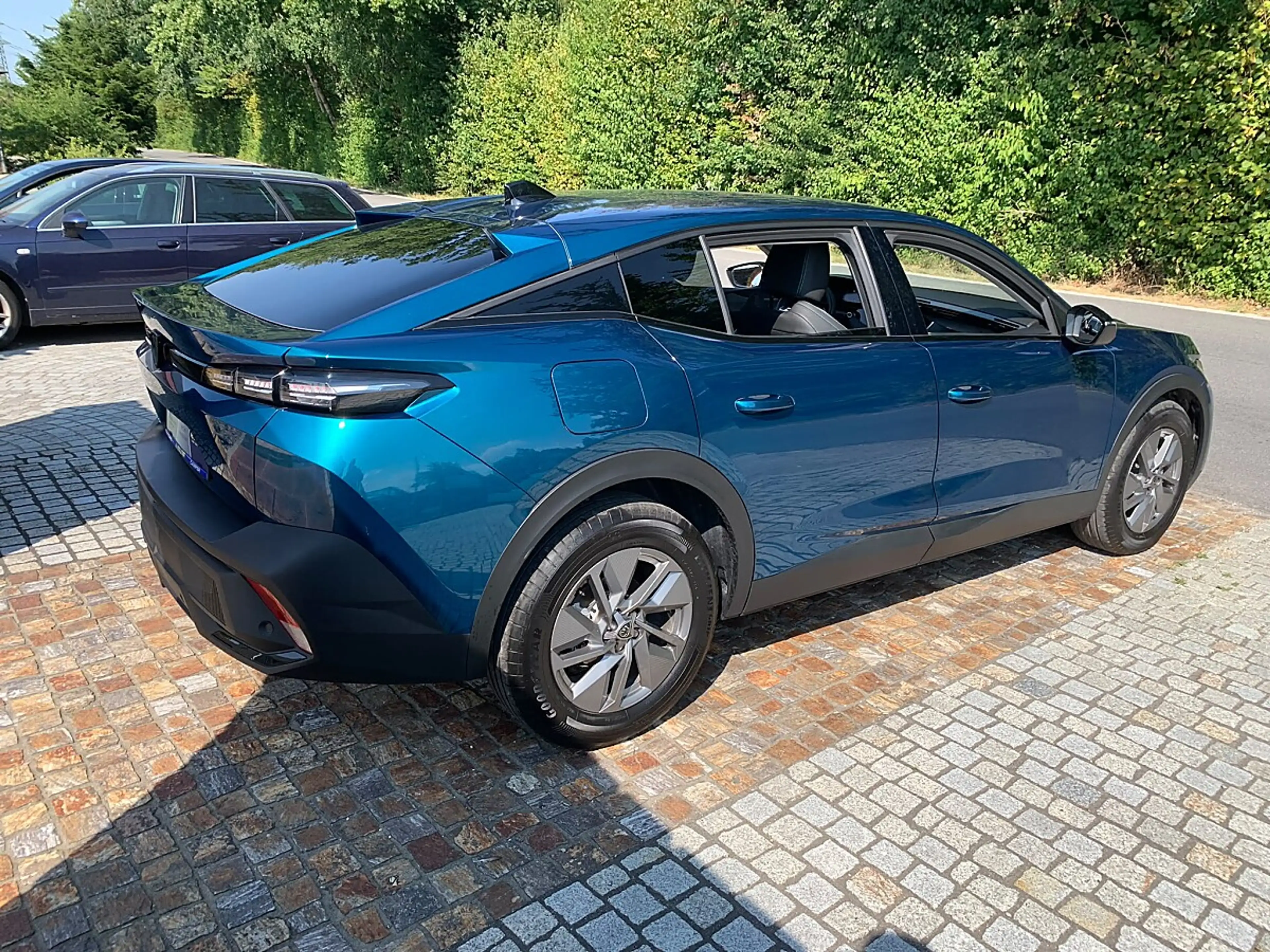Peugeot 408 1.2 Hybrid 136 Allure (EURO 6e) — photo 6