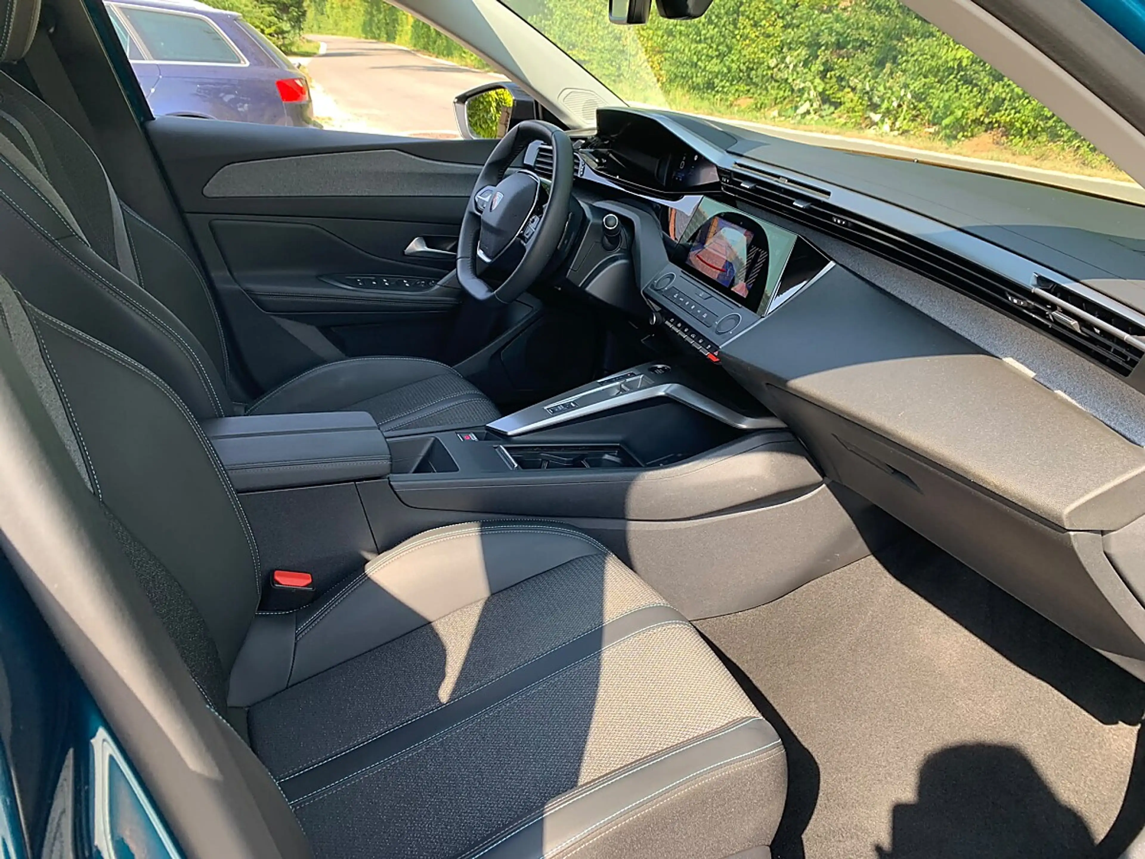 Peugeot 408 1.2 Hybrid 136 Allure (EURO 6e) — photo 15