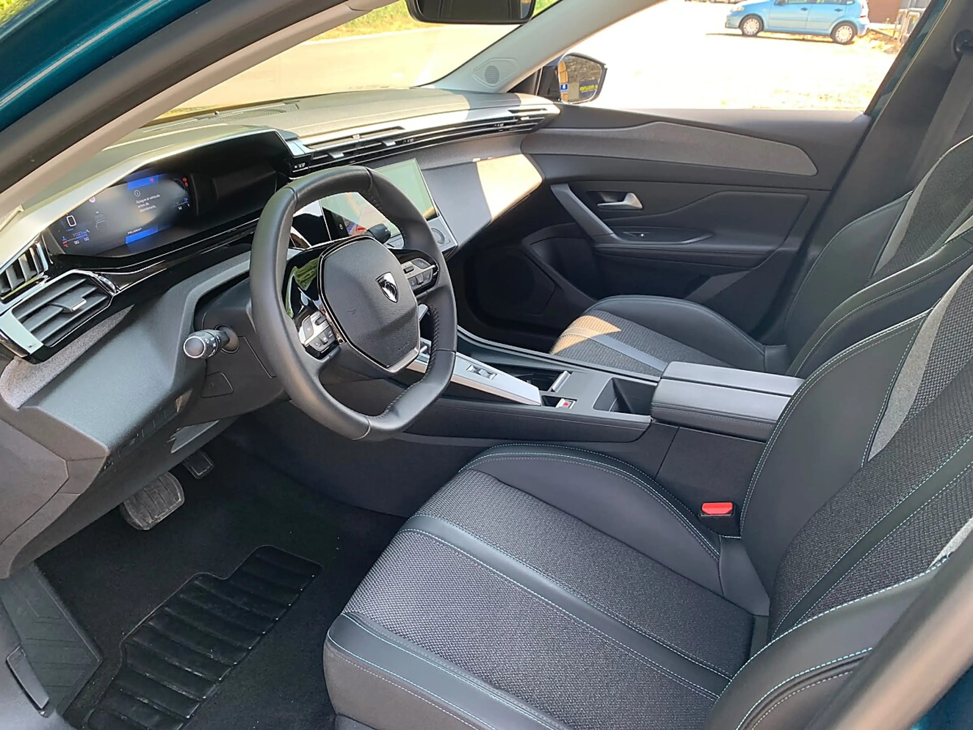 Peugeot 408 1.2 Hybrid 136 Allure (EURO 6e) — photo 8