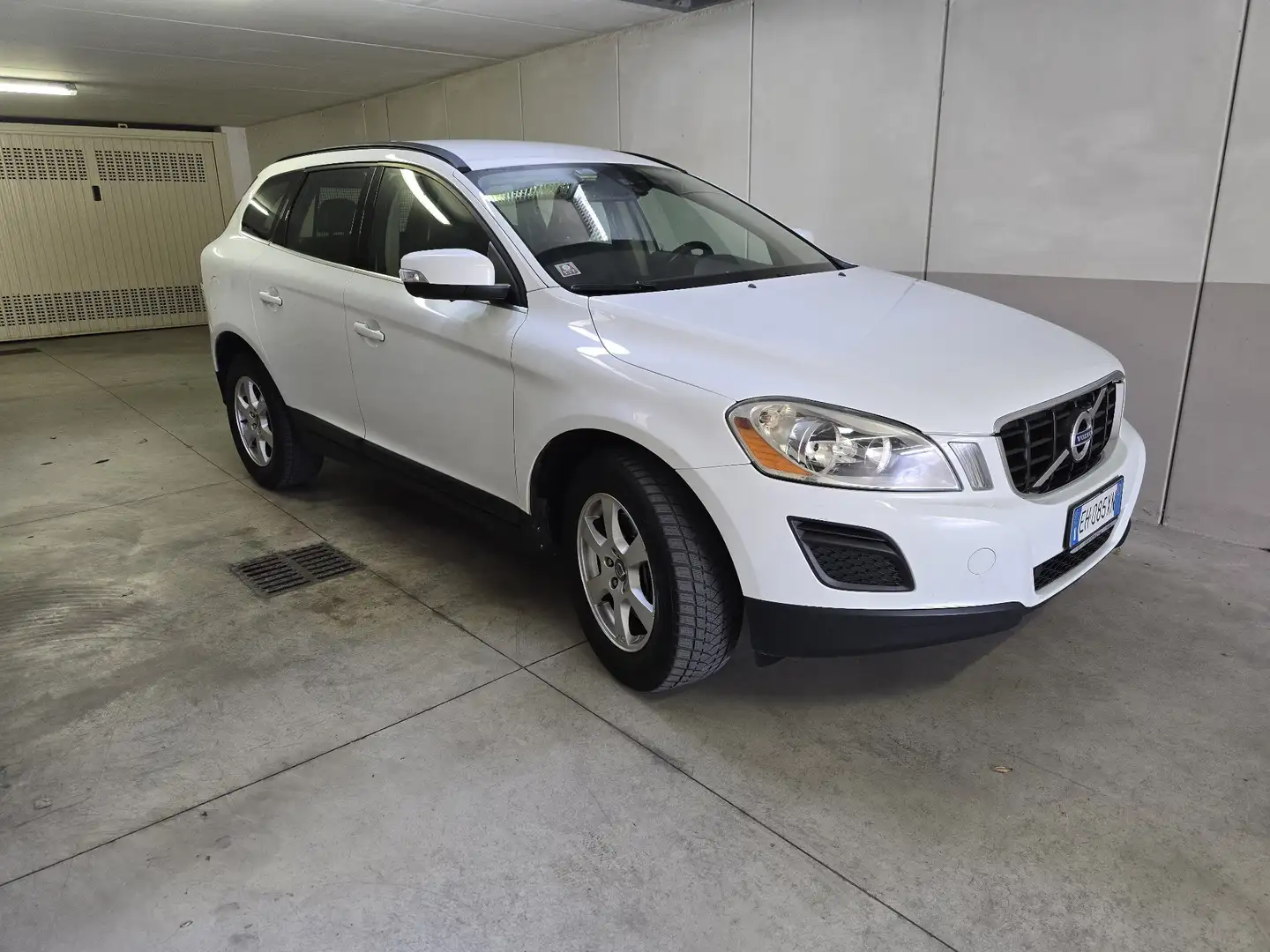 Volvo XC60 2.0 d4 (d3) Momentum - 1