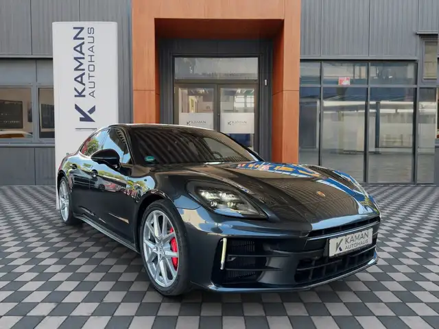 Porsche Panamera view 3