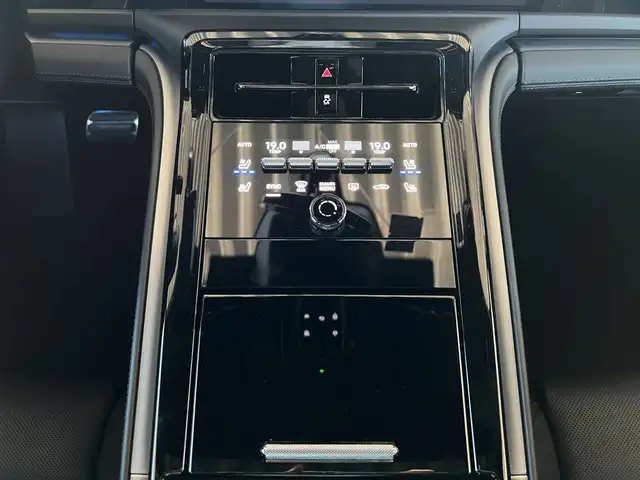 Porsche Panamera view 8