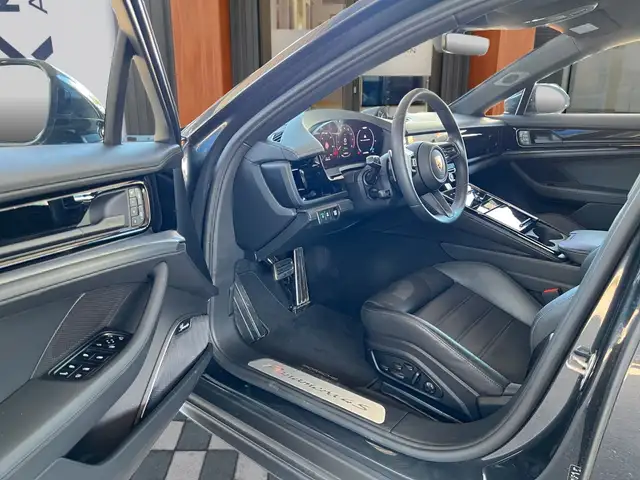 Porsche Panamera view 4