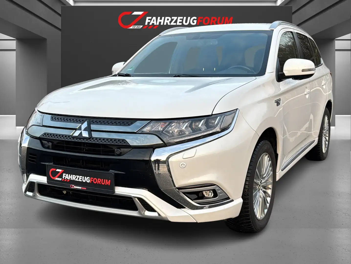 Mitsubishi Outlander PHEV Plus Spirit 4WD Weiß - 1