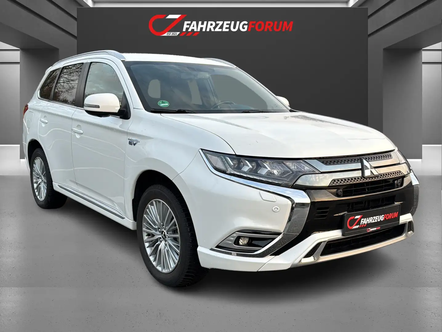 Mitsubishi Outlander PHEV Plus Spirit 4WD Weiß - 2