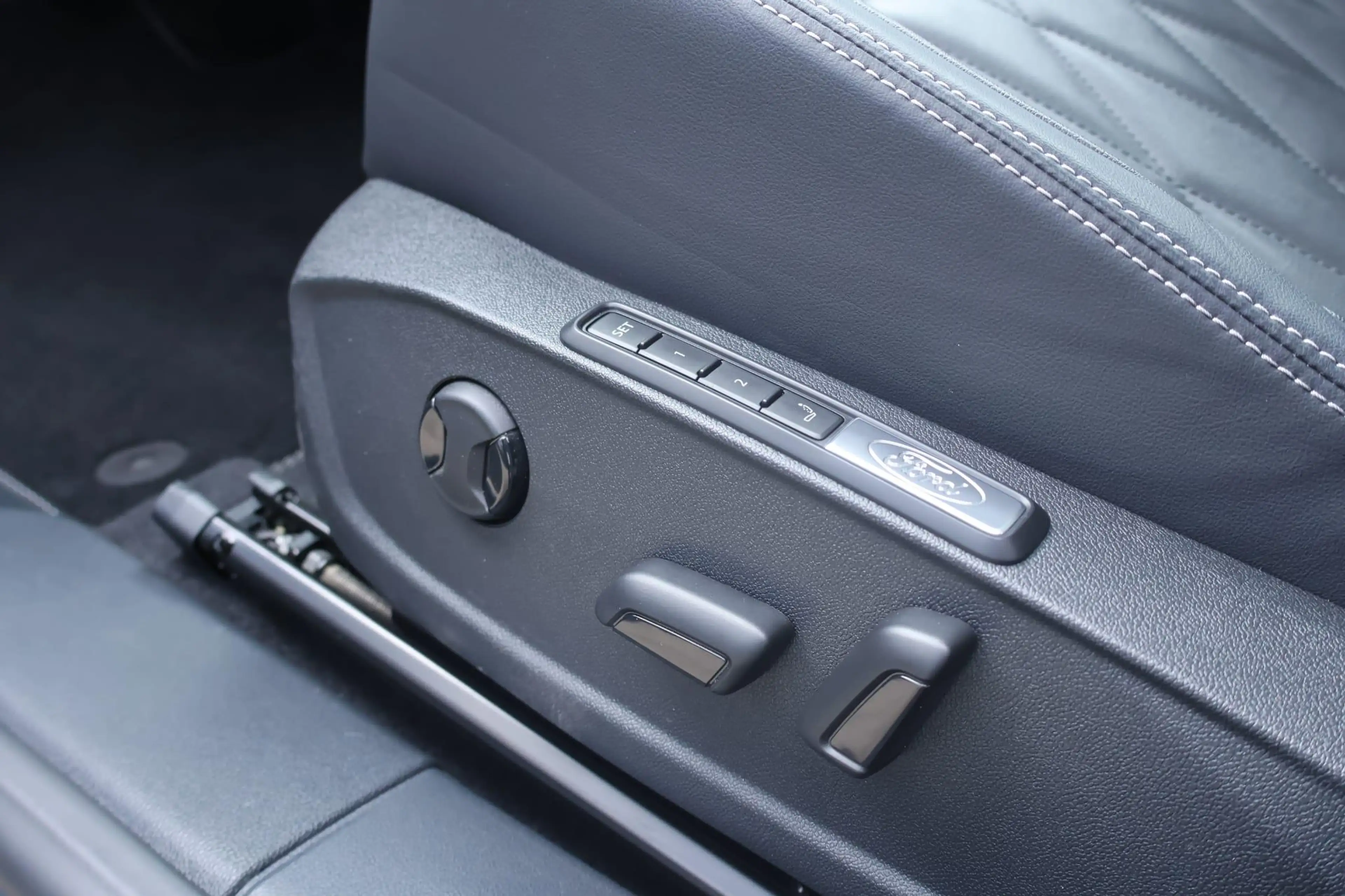 Ford Explorer Premium Extended Range RWD 77 kWh | Panorama | B&O — photo 10