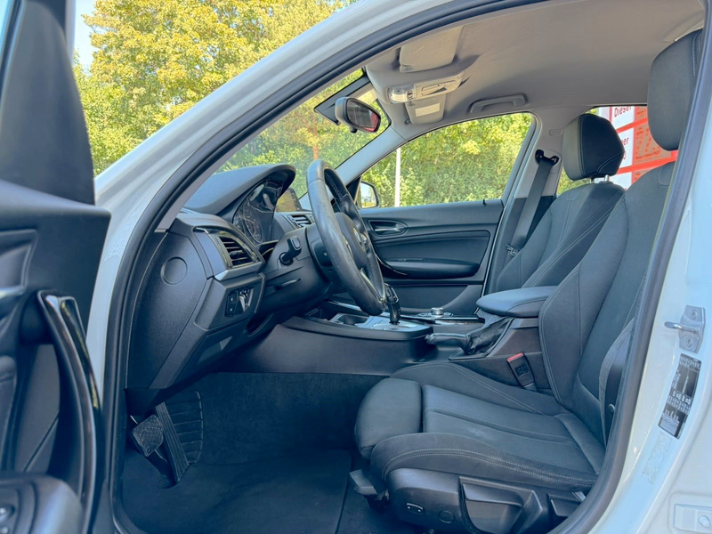 BMW 118 i 1er Lim. Sport Line AUTOMATIK/NAVI/LED/PDC — photo 11