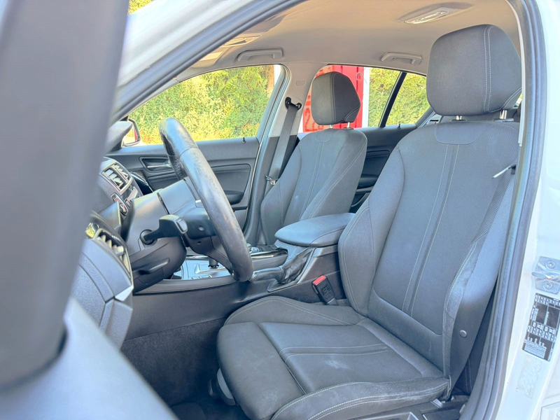 BMW 118 i 1er Lim. Sport Line AUTOMATIK/NAVI/LED/PDC — photo 13