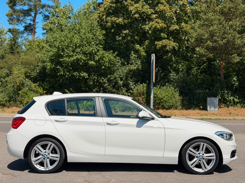BMW 118 i 1er Lim. Sport Line AUTOMATIK/NAVI/LED/PDC — photo 9