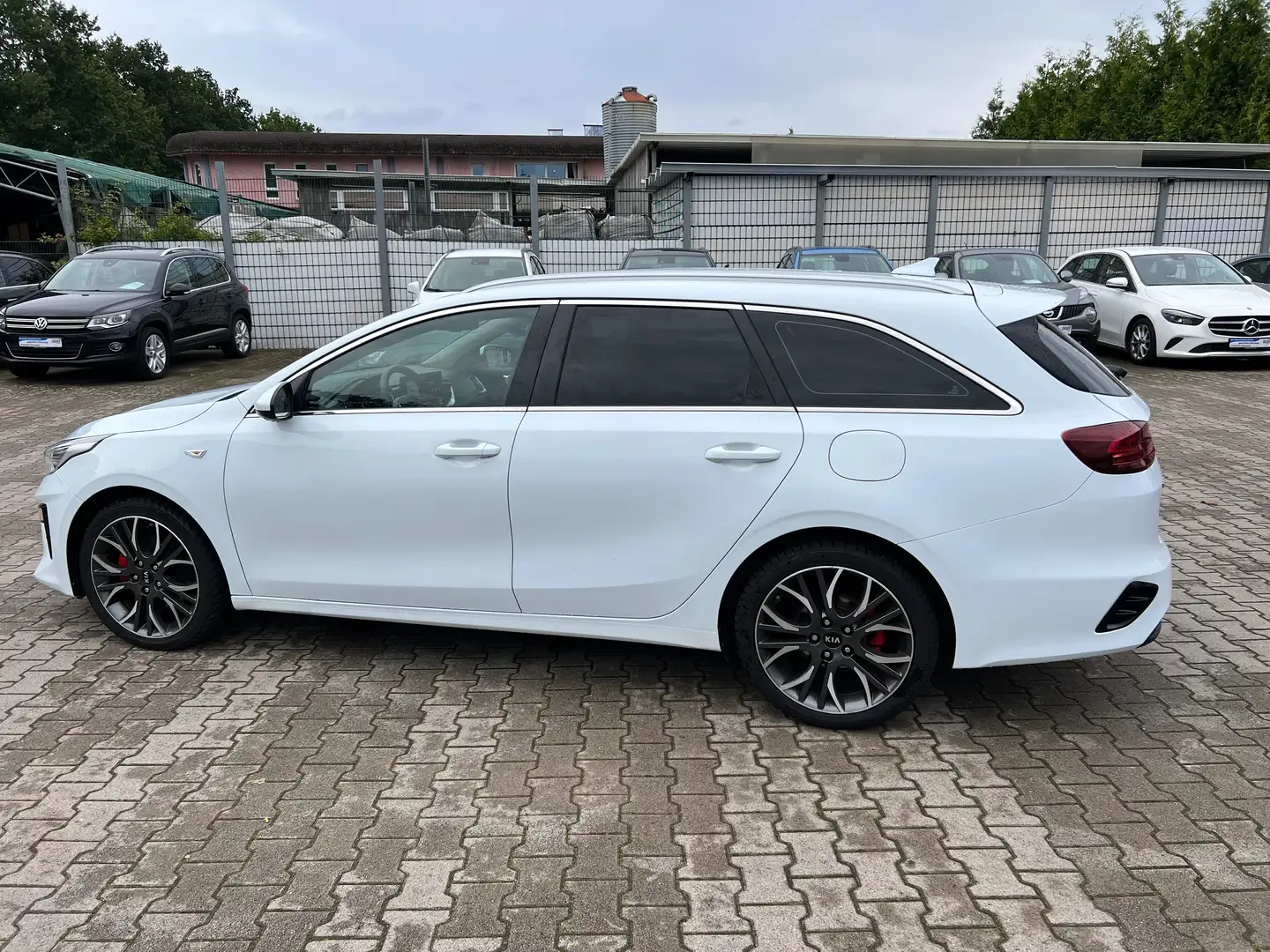 Kia Ceed SW / cee'd SW 1.6 CRDI Automatik DCT Vision *NAVI *RFK *PDC Blanc - 2