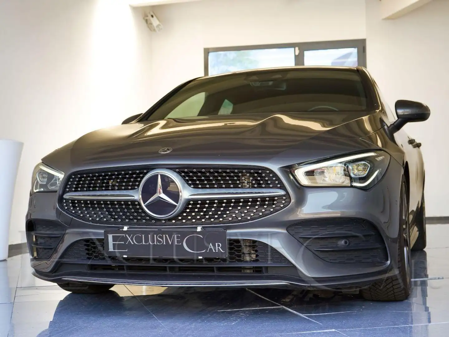 Mercedes-Benz CLA 200 AMG Gris - 2