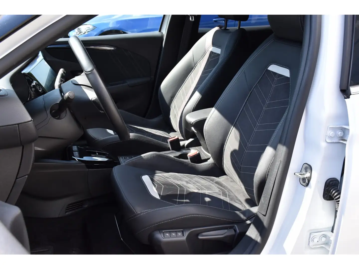 Opel Corsa-e GS 50 kWh CUIR ACC LANE SIDE GPS MATRIX CAM 1°MAIN Rouge - 2