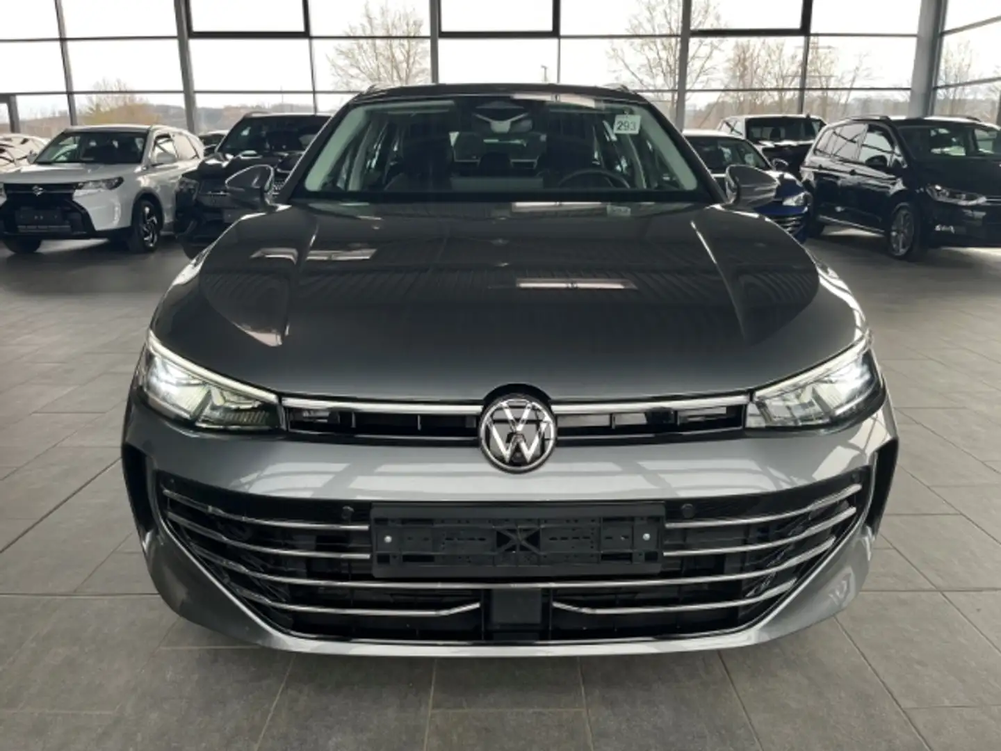 Volkswagen Passat Variant 2.0 TDI Elegance Pano 360° ACC Matrix Navi Gris - 2
