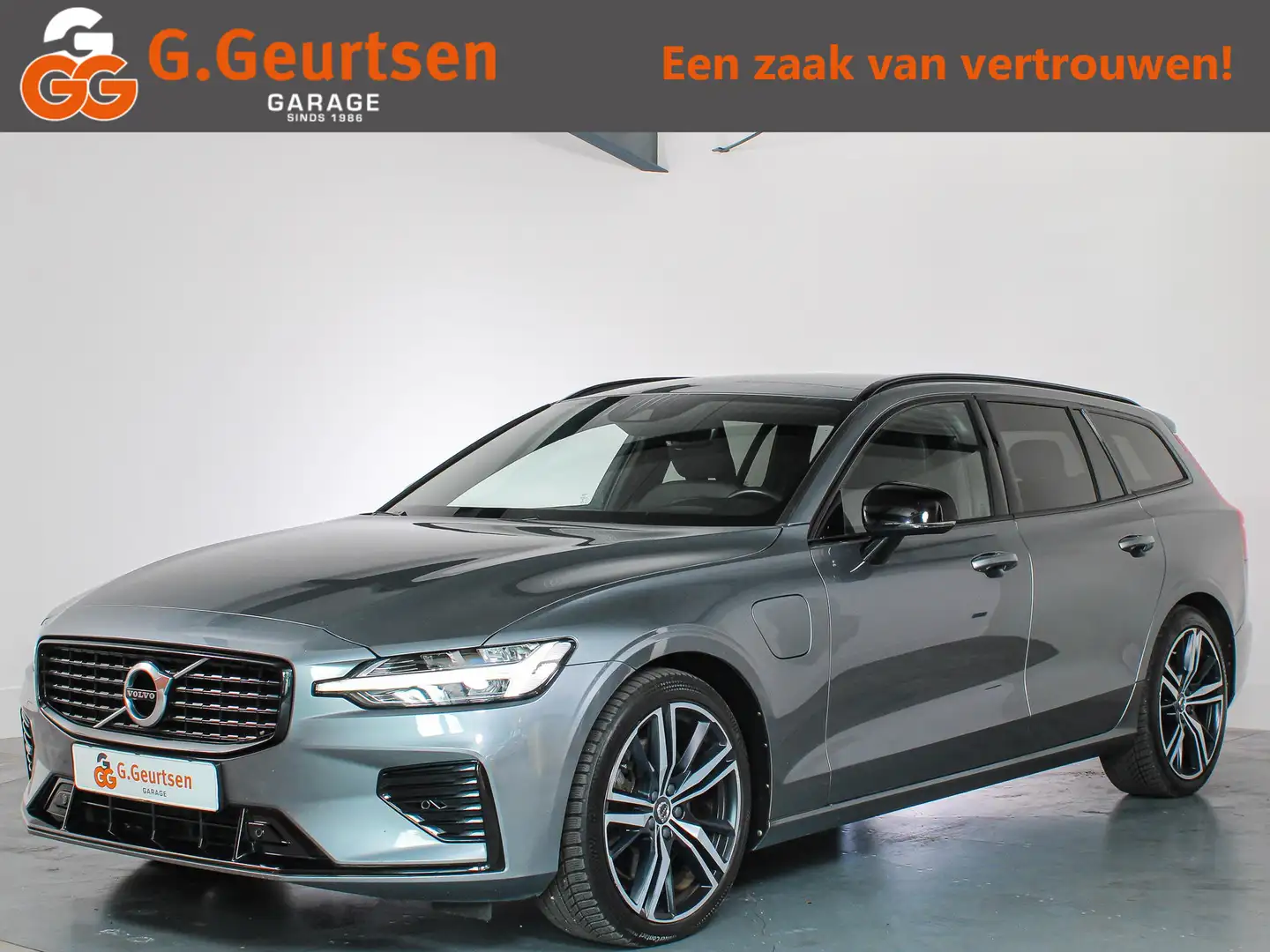 Volvo V60 2.0 T6 Recharge AWD R-Design, Camera, Memory, Navi Grijs - 1