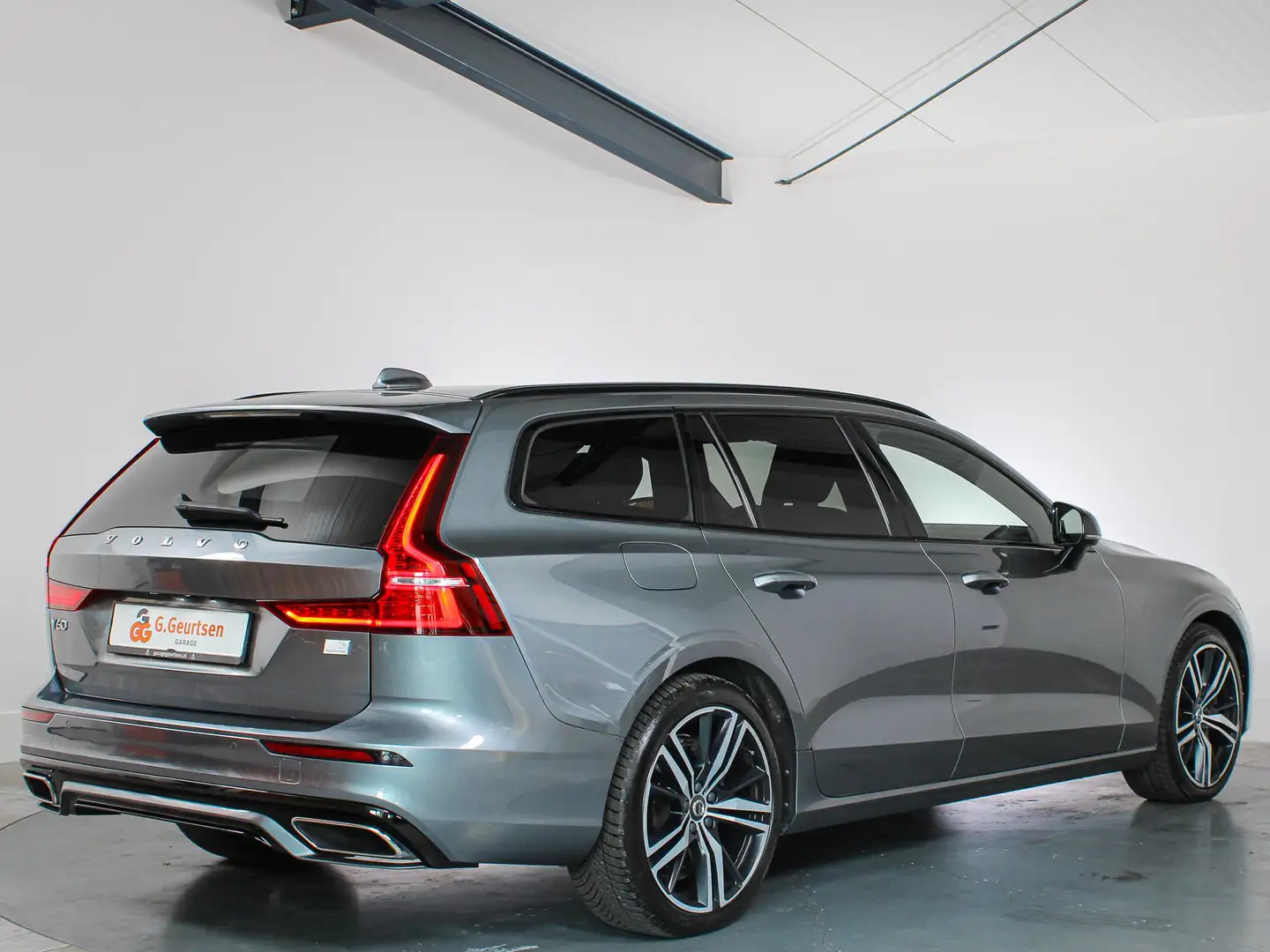 Volvo V60 2.0 T6 Recharge AWD R-Design, Camera, Memory, Navi Grijs - 2