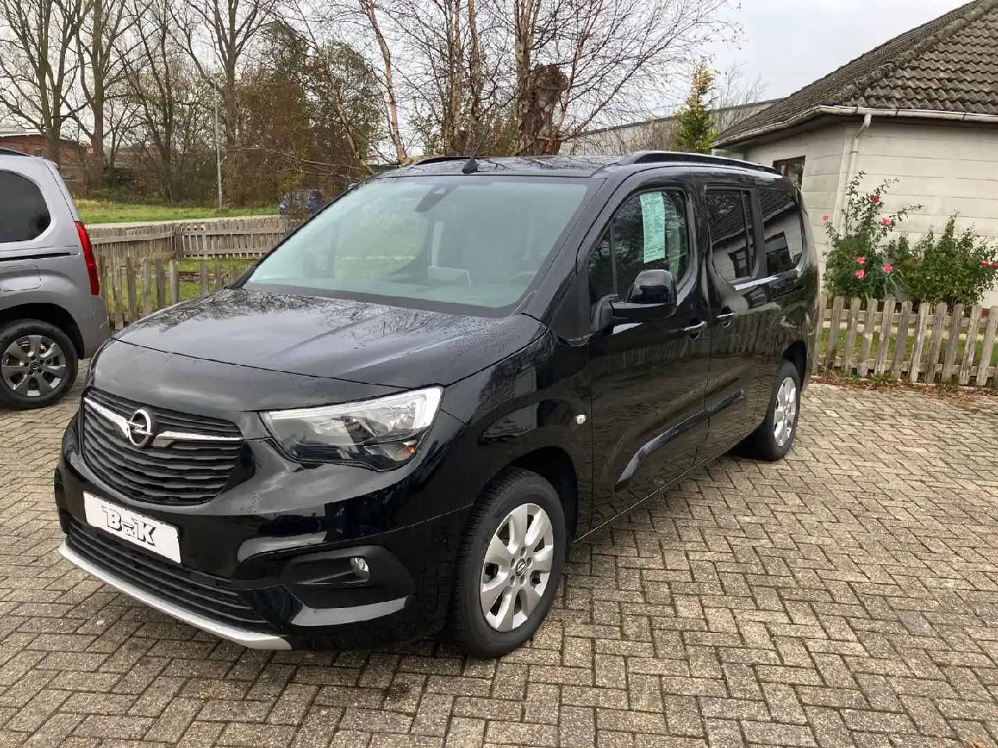 Opel Combo-e Life - e Ultimate XL Schwarz - 1